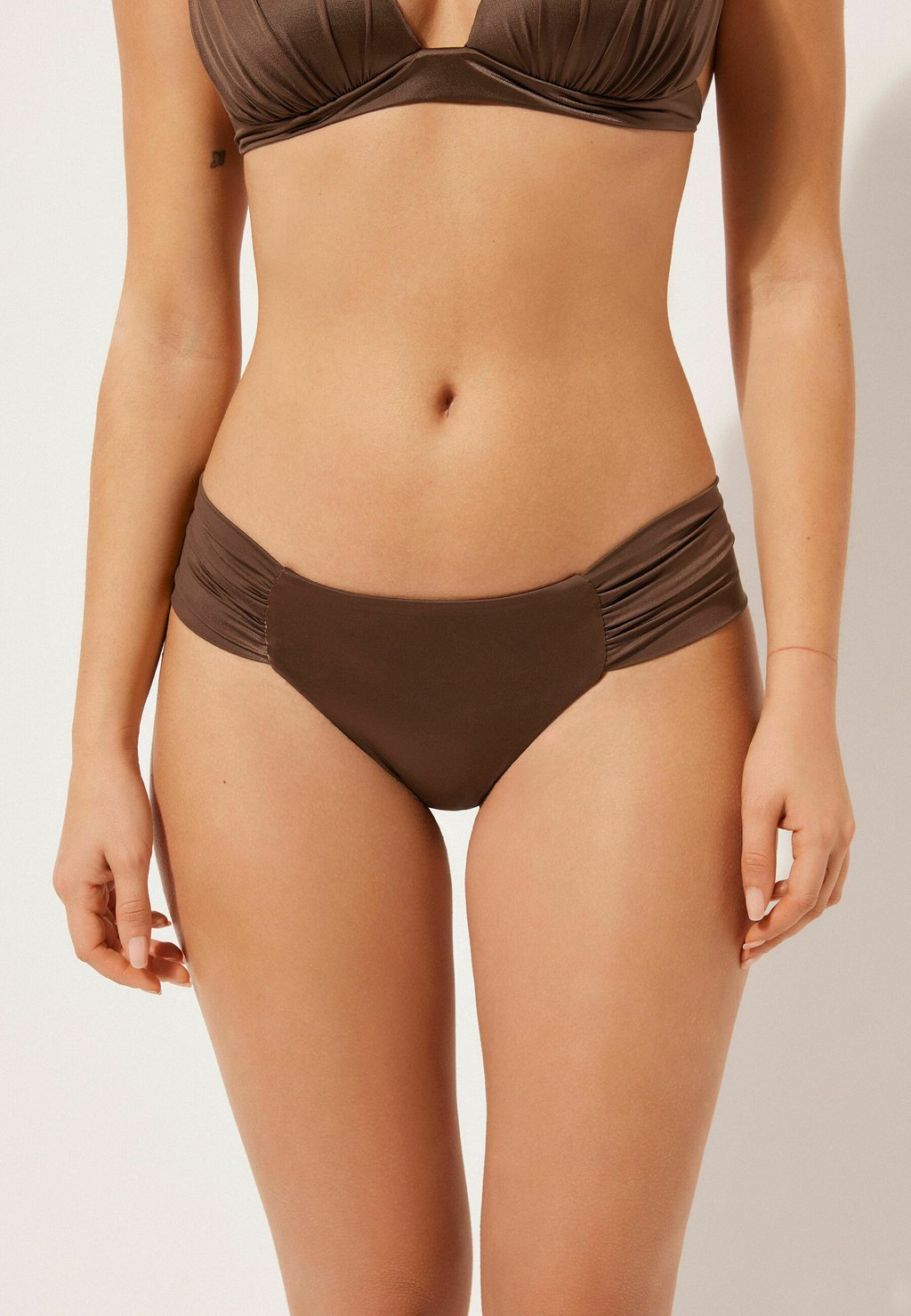 Плавки бикини SHINY Calzedonia, коричневый
Плавки бикини SHINY Calzedonia, коричневый