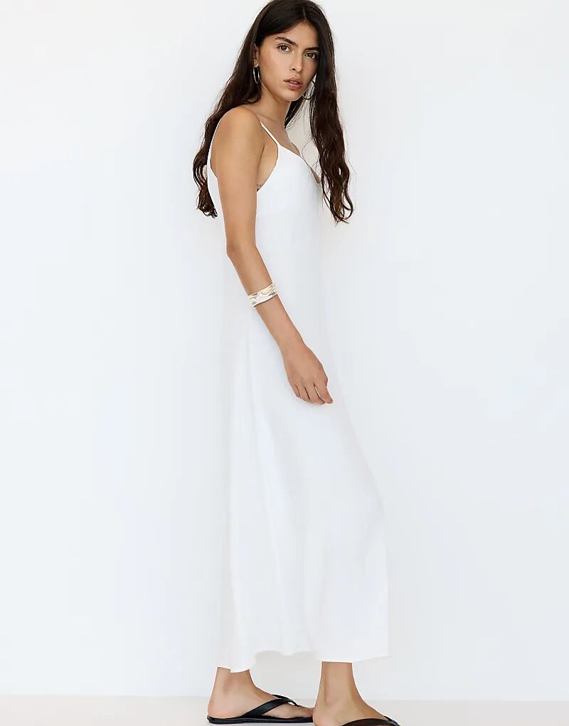 Платье миди Pull&Bear в деревенском стиле с бретельками белого цвета
Платье миди Pull&Bear в деревенском стиле с бретельками белого цвета
