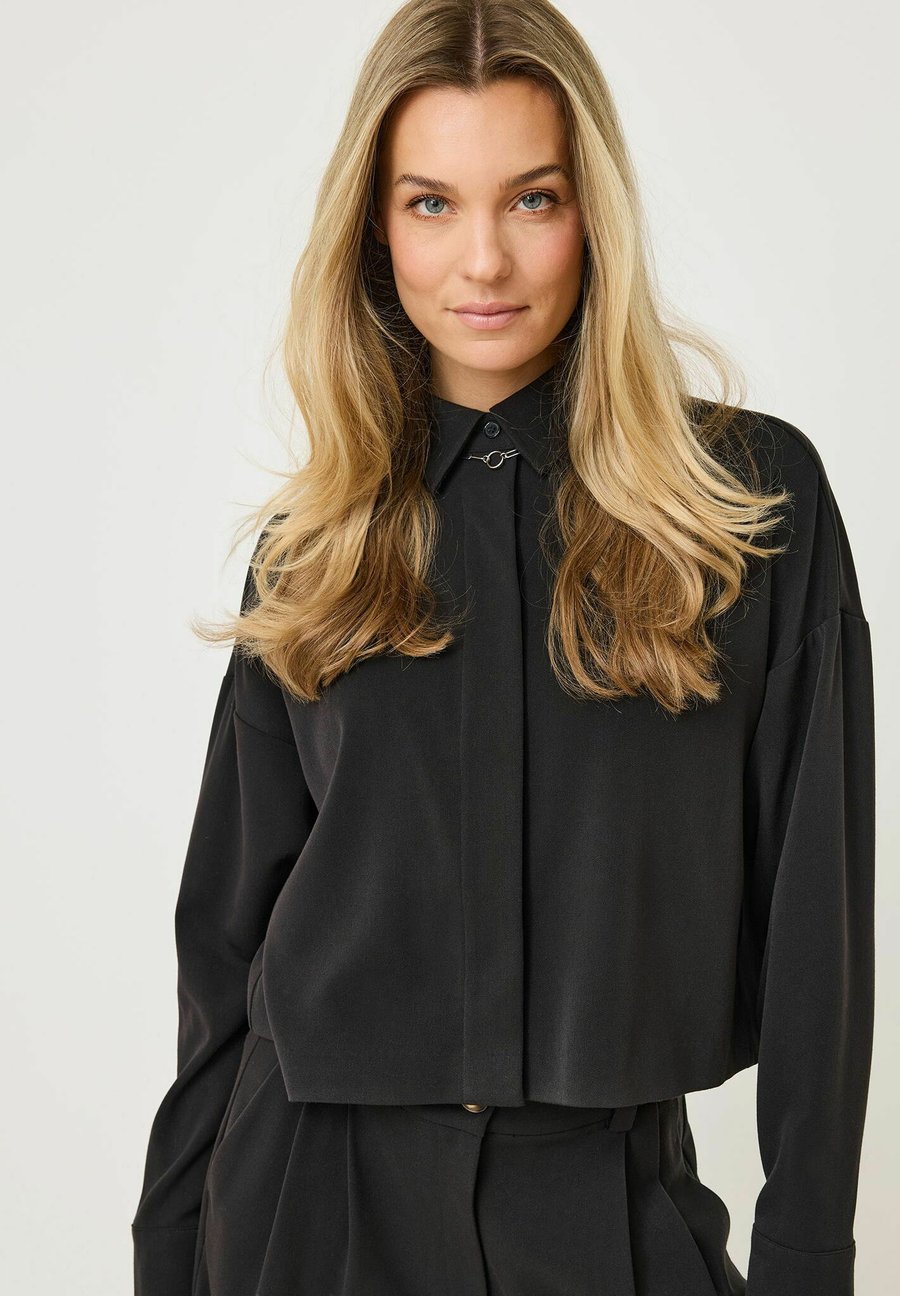 Блуза Tamaris Button-down blouse, Black Beauty/Black
Блуза Tamaris Button-down blouse, Black Beauty/Black