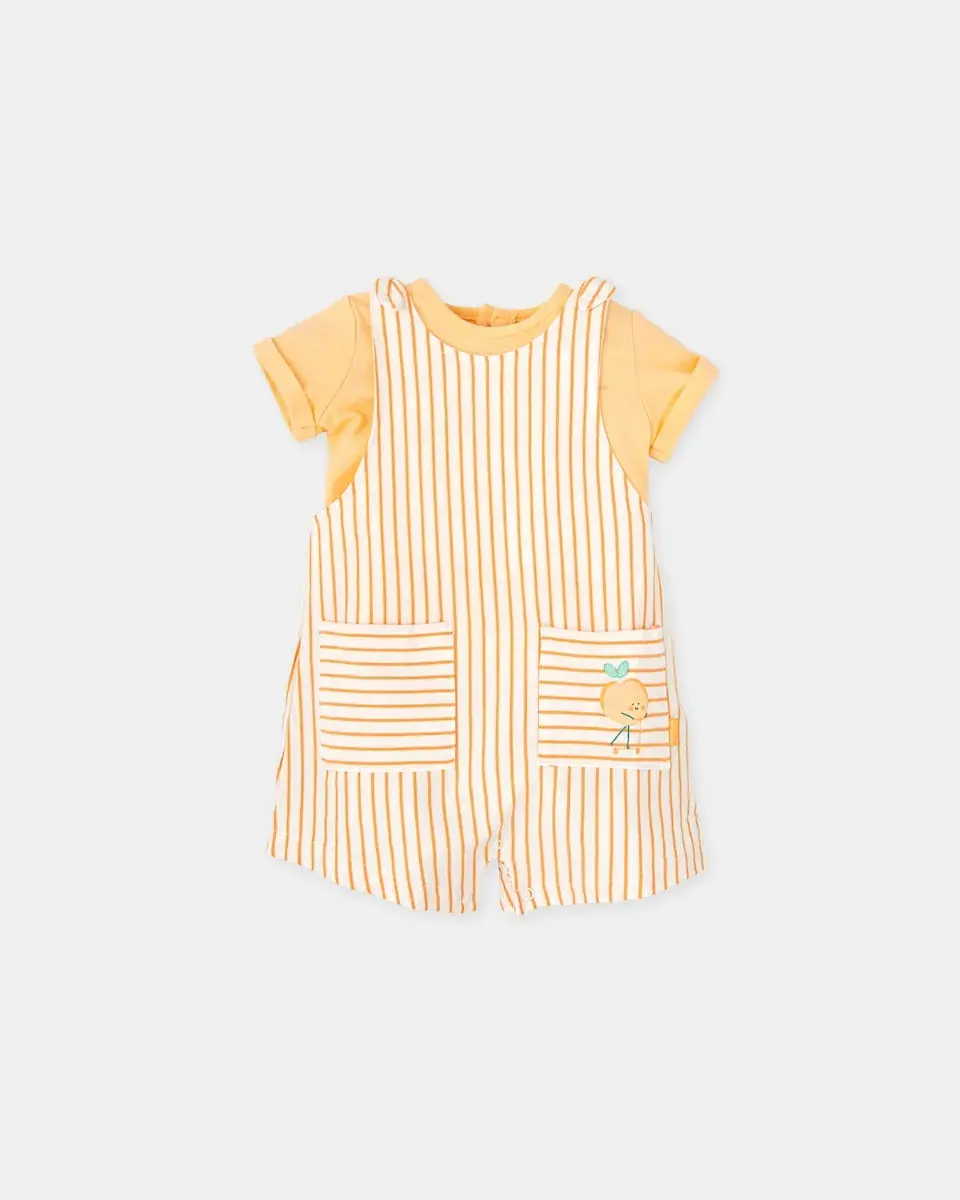 Детский комплект из однотонной футболки и короткого комбинезона в оранжевую полоску Tutto Piccolo, оранжевый
Детский комплект из однотонной футболки и короткого комбинезона в оранжевую полоску Tutto Piccolo, оранжевый