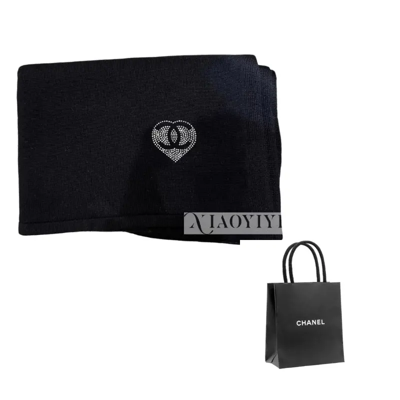 CHANEL Женская шаль, Black
CHANEL Женская шаль, Black
