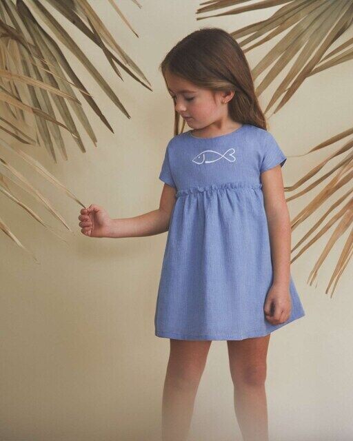 Платье для девочки с вышивкой в виде рыбок и трусиками в тон Dadati, синий
Платье для девочки с вышивкой в виде рыбок и трусиками в тон Dadati, синий