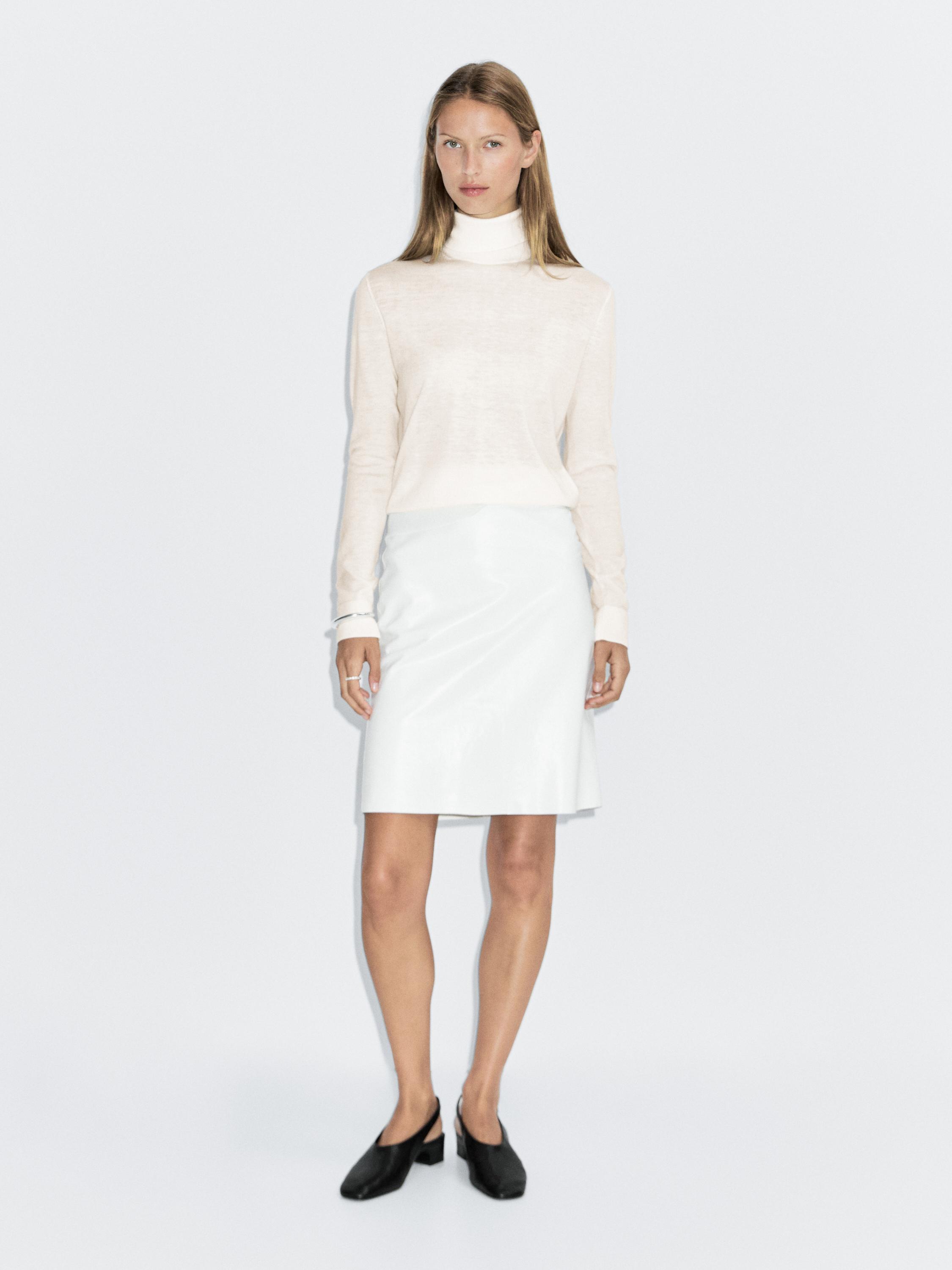 Вязаный свитер с высоким воротом из смесовой шерсти Massimo Dutti, кремовый
Вязаный свитер с высоким воротом из смесовой шерсти Massimo Dutti, кремовый