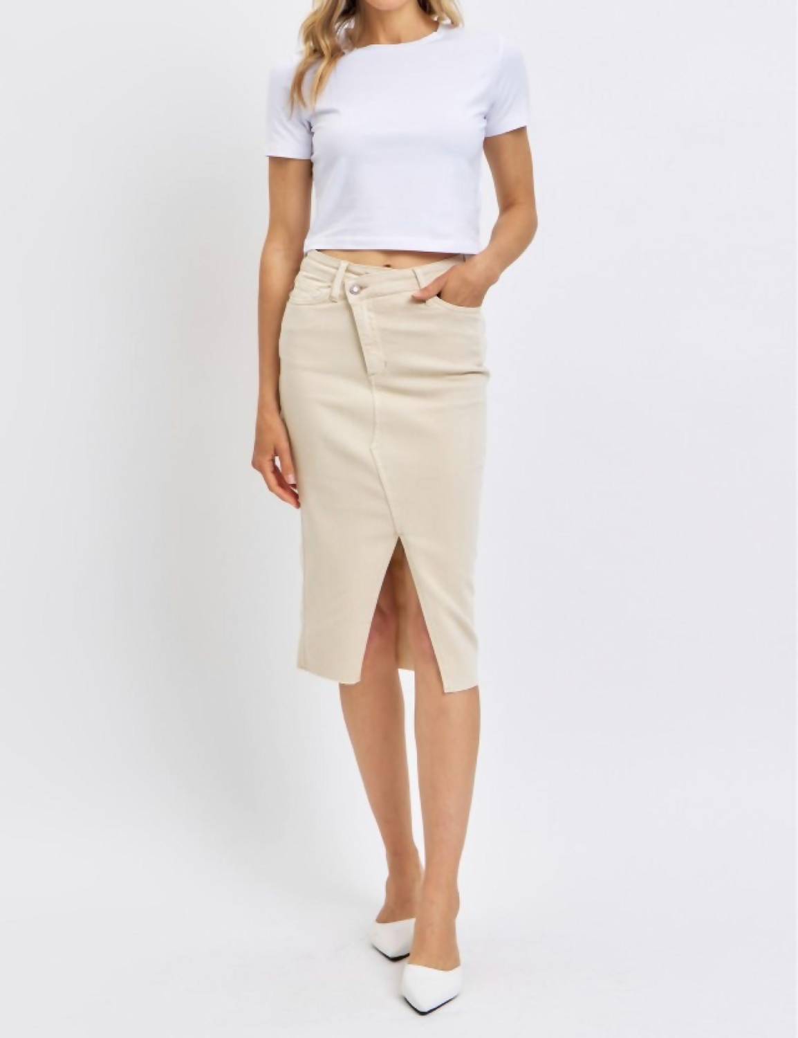 Высокая талия окрашенная в готовом виде длинная юбка с разрезом спереди крест-накрест в цвете косточки Judy Blue, цвет bone
Высокая талия окрашенная в готовом виде длинная юбка с разрезом спереди крест-накрест в цвете косточки Judy Blue, цвет bone