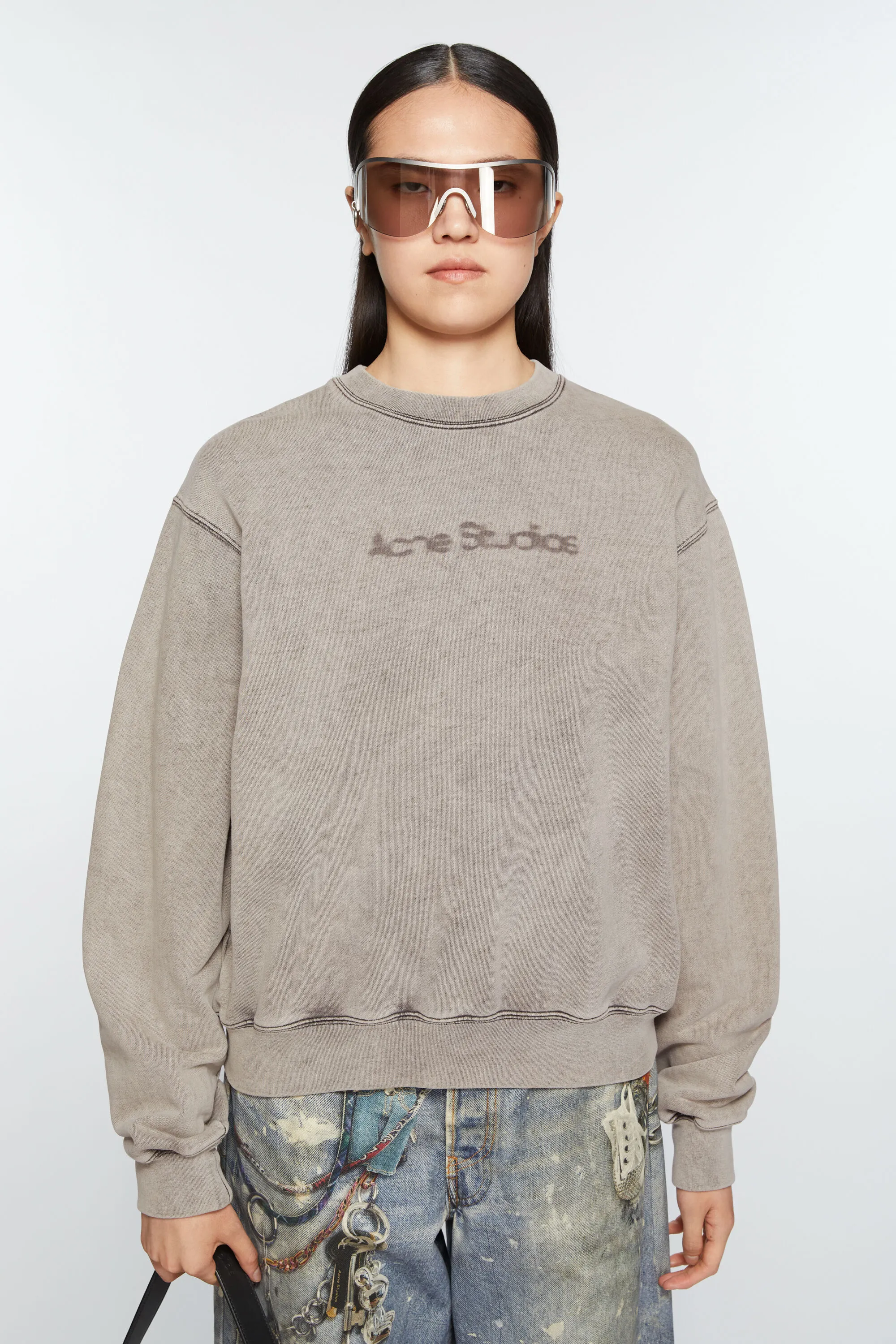 Свитер с размытым логотипом Acne Studios, цвет Faded Grey
Свитер с размытым логотипом Acne Studios, цвет Faded Grey
