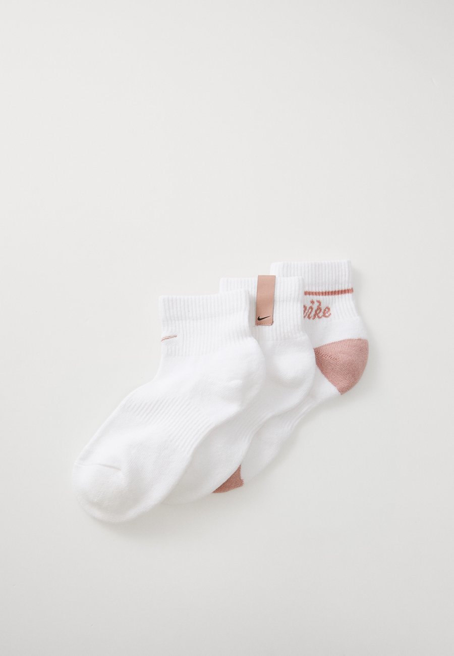 Носки Nike Performance 3 PACK, White/Particle Pink/Black/White
Носки Nike Performance 3 PACK, White/Particle Pink/Black/White