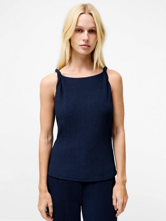 Топ Meera с лодочкой и перекрученными бретелями French Connection
Топ Meera с лодочкой и перекрученными бретелями French Connection