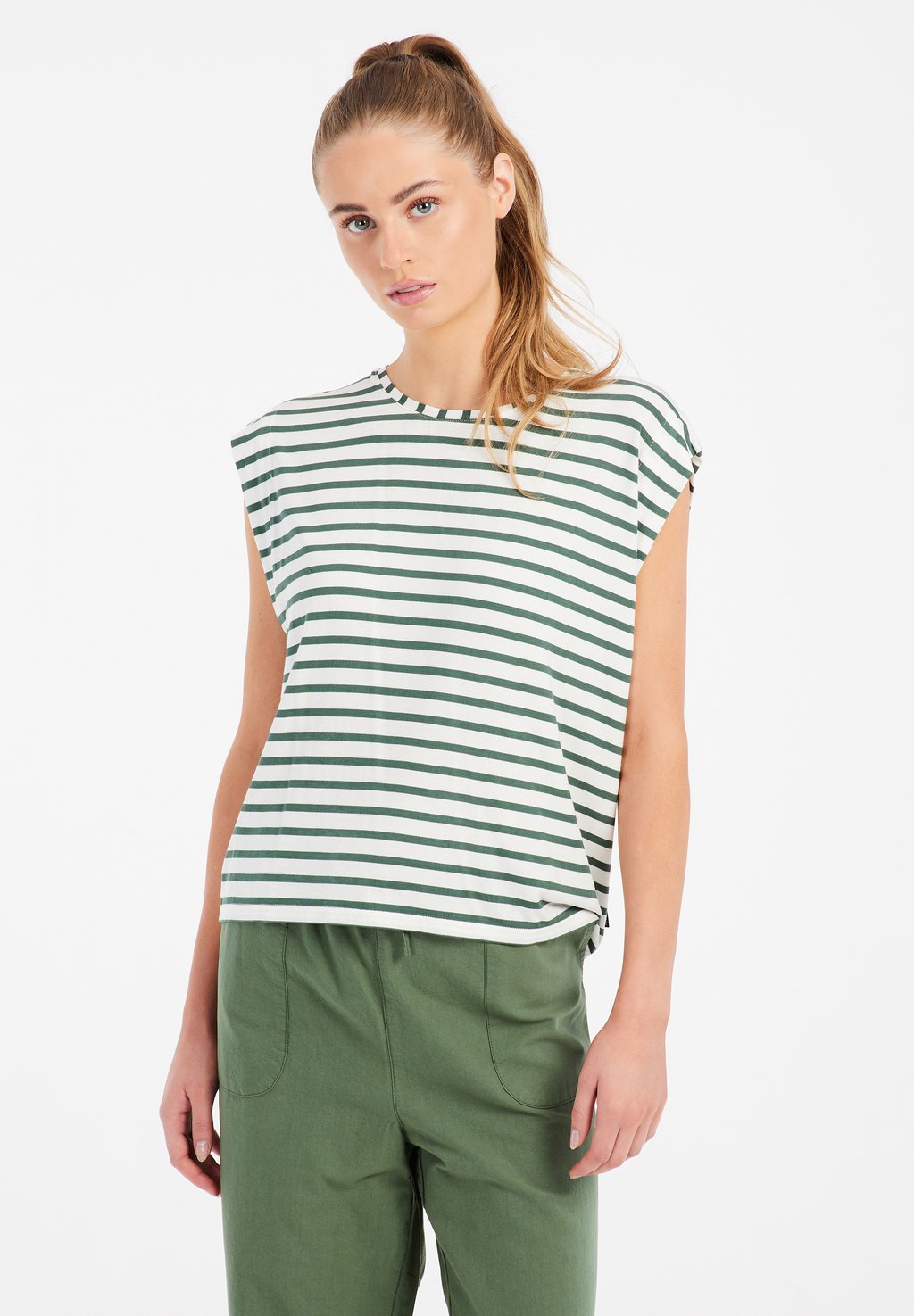 Футболка с принтом HANSO Protest, зеленый
Футболка с принтом HANSO Protest, зеленый