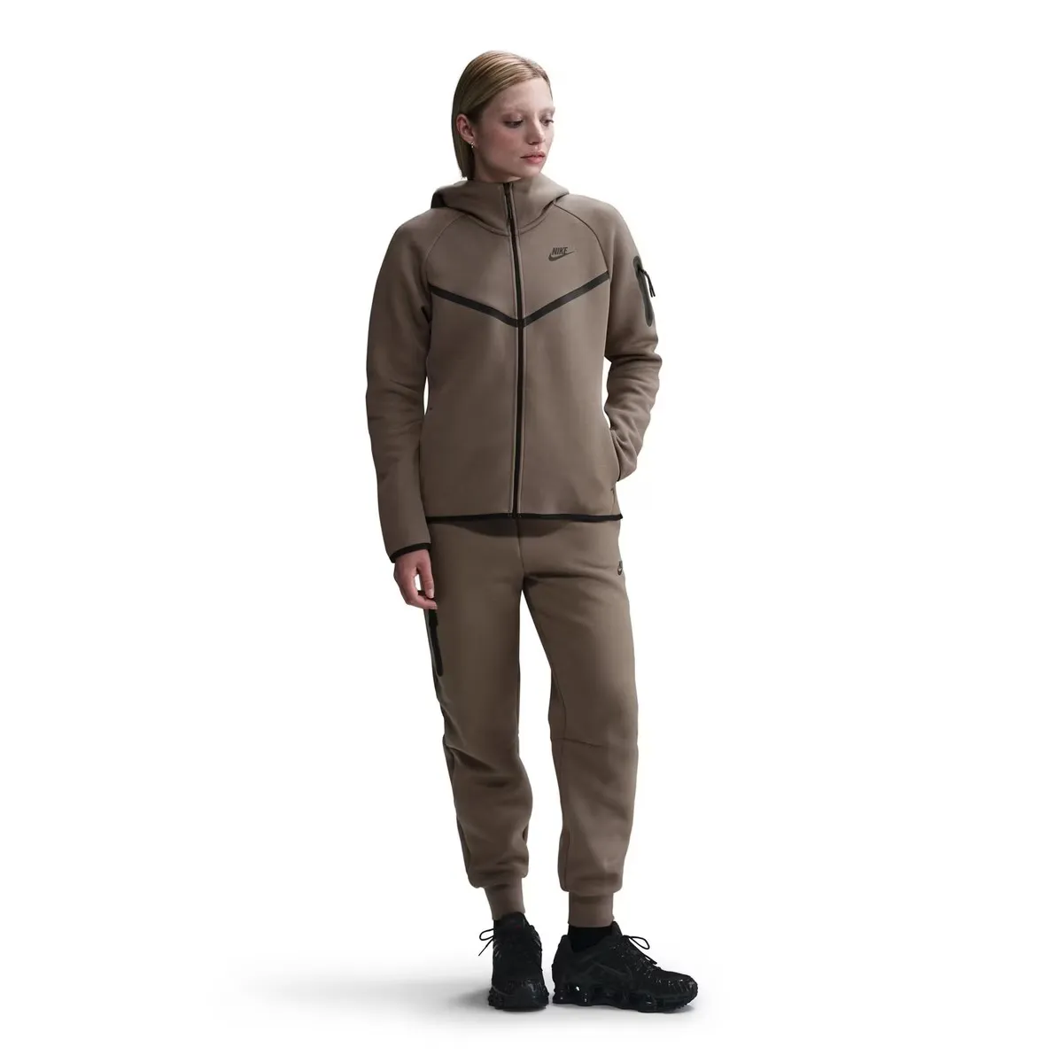 Женская спортивная одежда Tech Fleece Windrunner Nike Свитшот, коричневый
Женская спортивная одежда Tech Fleece Windrunner Nike Свитшот, коричневый