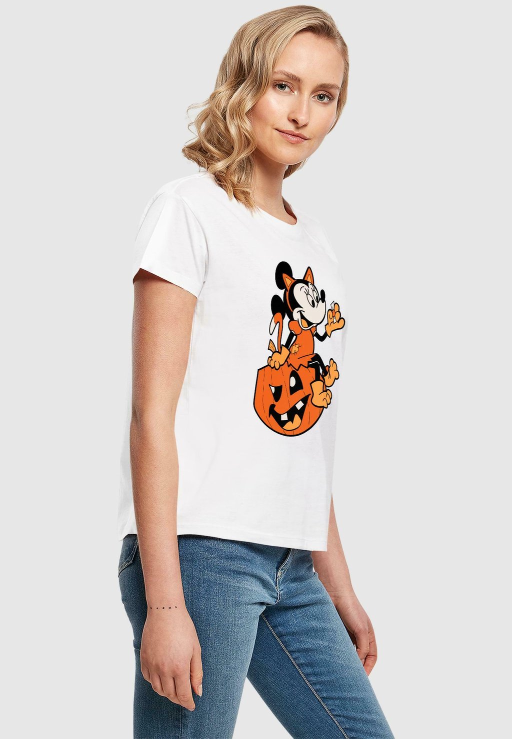 Футболка с принтом LADIES MINNIE MOUSE HALLOWEEN CAT ON PUMPKIN BOX ABSOLUTE CULT, белый
Футболка с принтом LADIES MINNIE MOUSE HALLOWEEN CAT ON PUMPKIN BOX ABSOLUTE CULT, белый