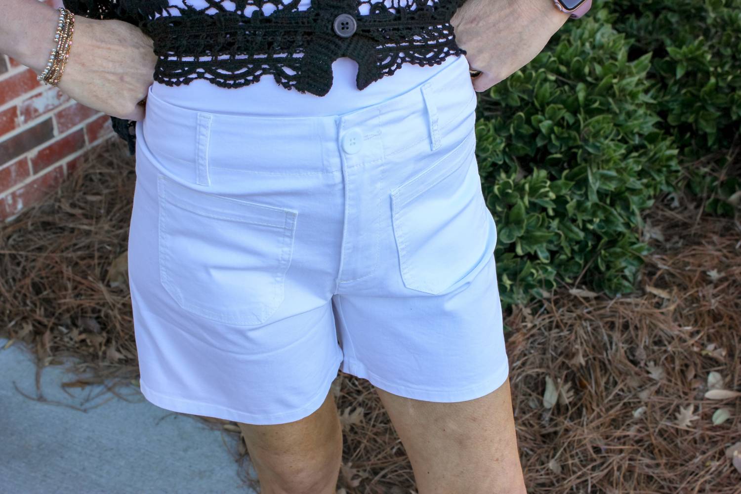 Женские шорты с накладными карманами белые CHARLIE B
Женские шорты с накладными карманами белые CHARLIE B