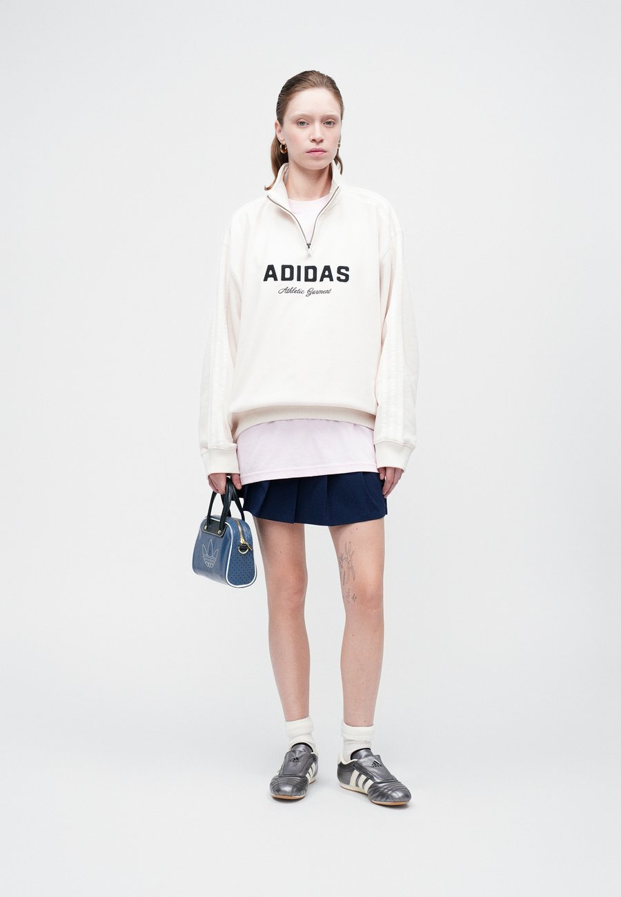 Толстовка Adidas Originals QUARTER ZIP, White/Off-White
Толстовка Adidas Originals QUARTER ZIP, White/Off-White