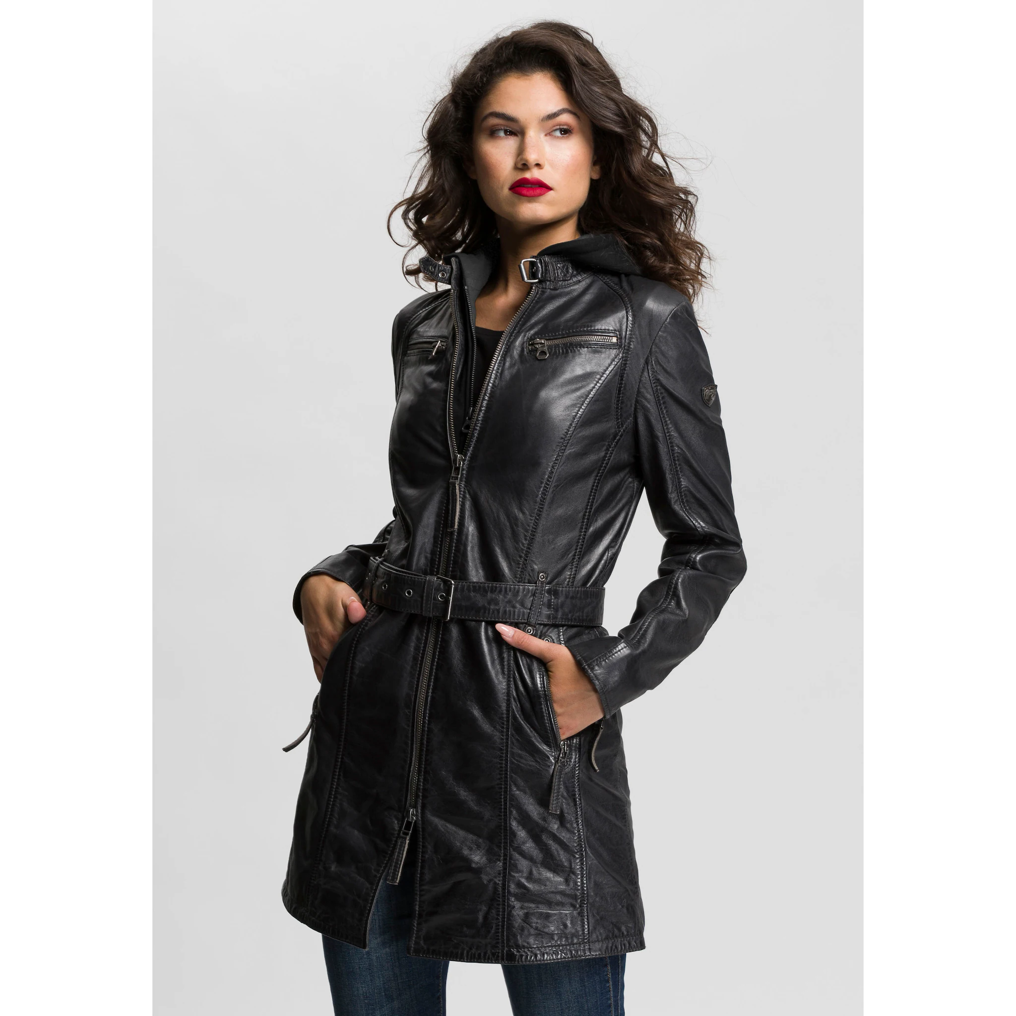 Цыганское кожаное пальто "BENTE2" (с поясом), длинная кожаная куртка с ремнем и съемной вставкой на капюшоне Gipsy, черный
Цыганское кожаное пальто "BENTE2" (с поясом), длинная кожаная куртка с ремнем и съемной вставкой на капюшоне Gipsy, черный