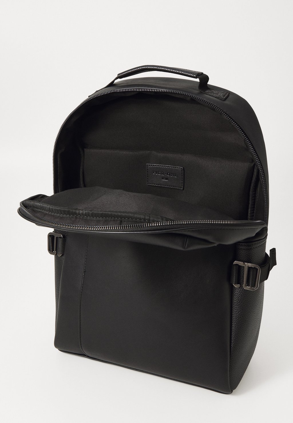 Рюкзак UNISEX Pier One, черный 
Рюкзак UNISEX Pier One, черный