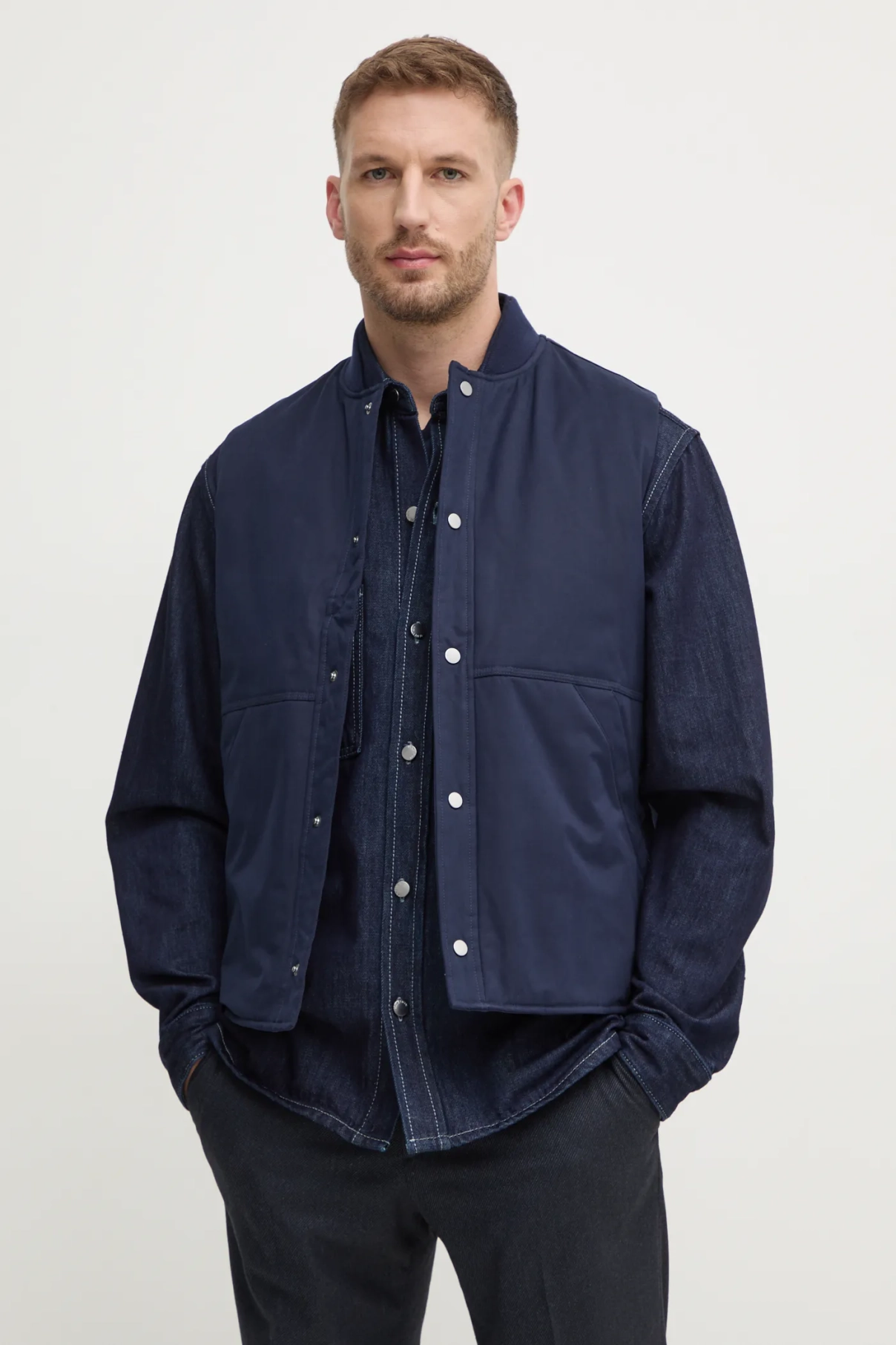 Жилет United Colors of Benetton, темно-синий
Жилет United Colors of Benetton, темно-синий