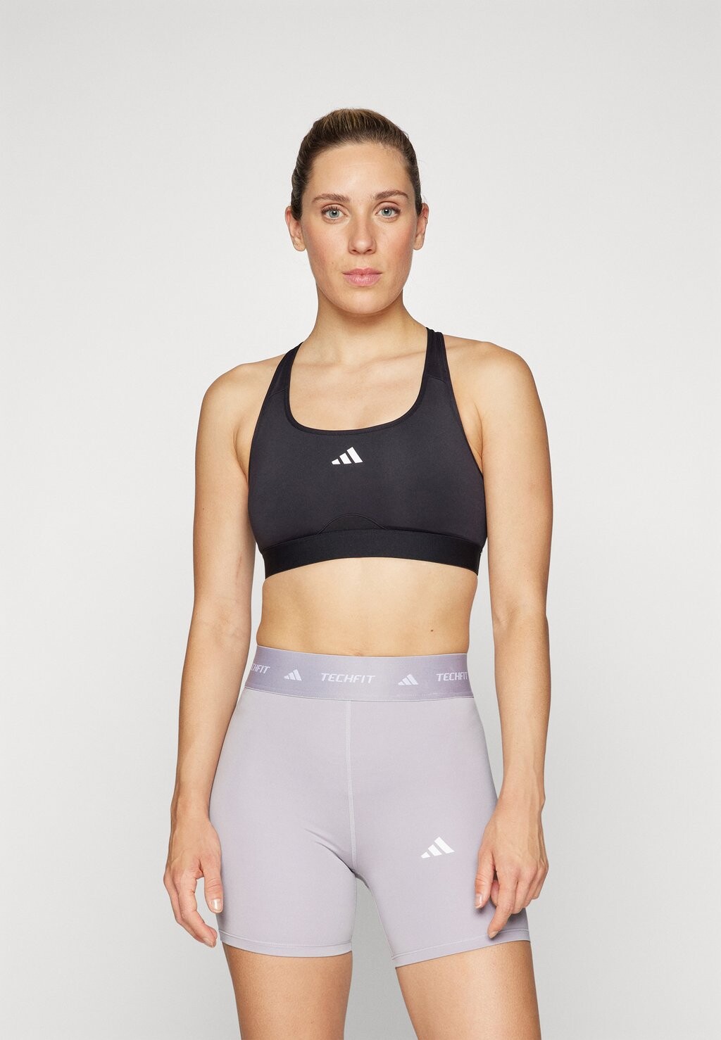 Спортивный бюстгальтер средней поддержки POWERREACT BRA adidas, черный
Спортивный бюстгальтер средней поддержки POWERREACT BRA adidas, черный