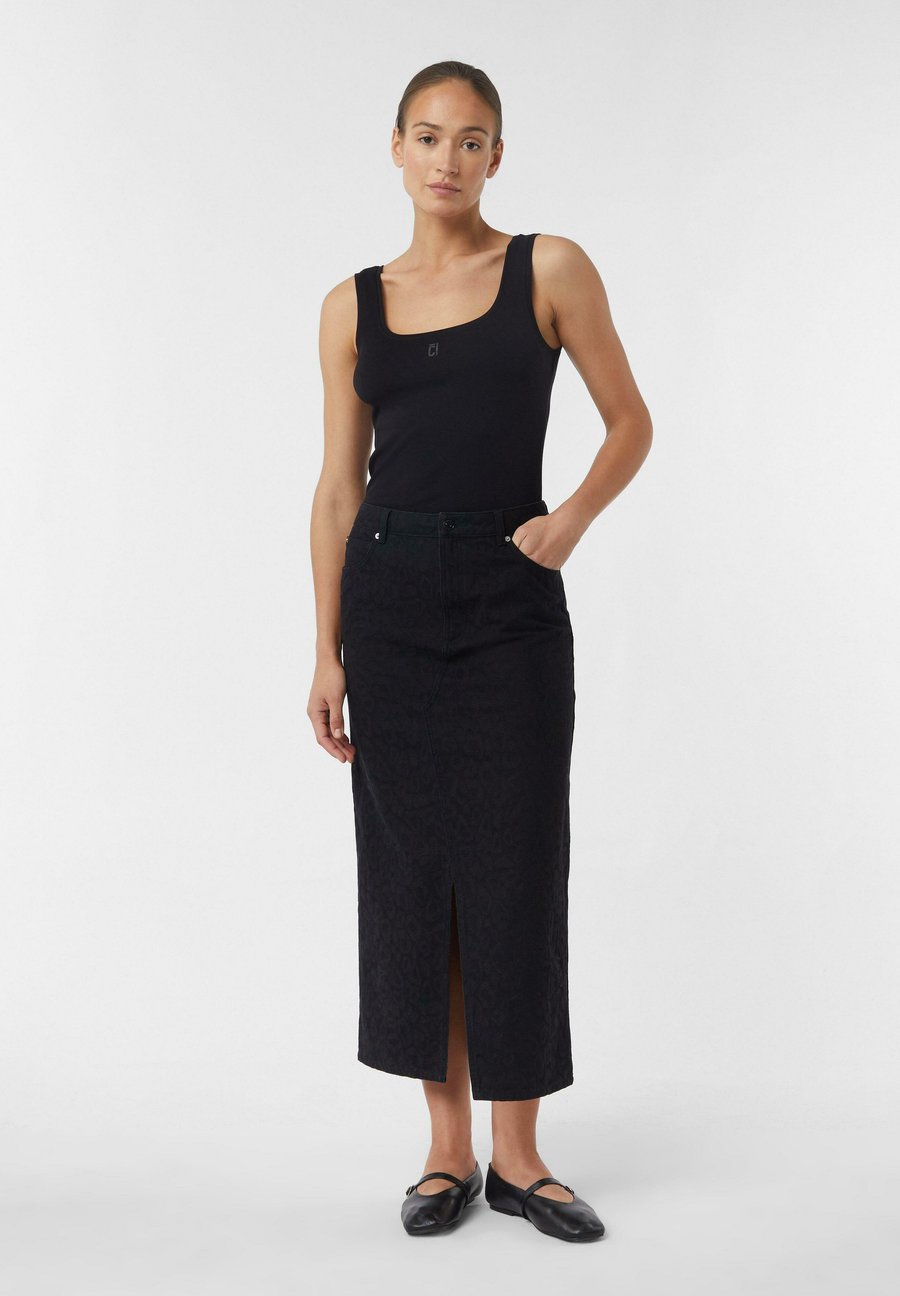 Юбка comma casual identity MIT ALL-OVER-LEO, Schwarz/Black
Юбка comma casual identity MIT ALL-OVER-LEO, Schwarz/Black