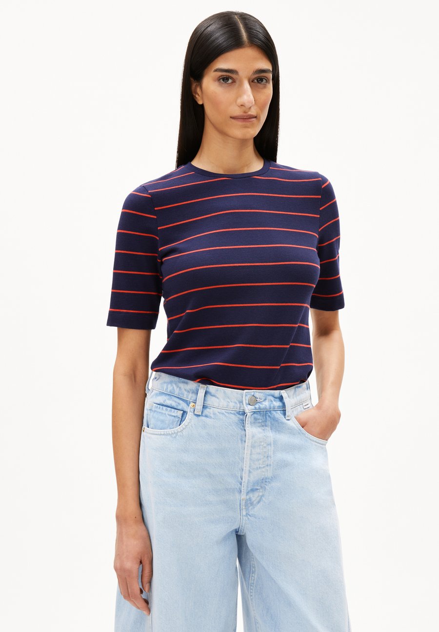 Футболка ARMEDANGELS JAANISARA FINE STRIPE, Tinted Navy-Candy Apple/Dark Blue, Синий, Футболка ARMEDANGELS JAANISARA FINE STRIPE, Tinted Navy-Candy Apple/Dark Blue
Футболка ARMEDANGELS JAANISARA FINE STRIPE, Tinted Navy-Candy Apple/Dark Blue, Синий, Футболка ARMEDANGELS JAANISARA FINE STRIPE, Tinted Navy-Candy Apple/Dark Blue