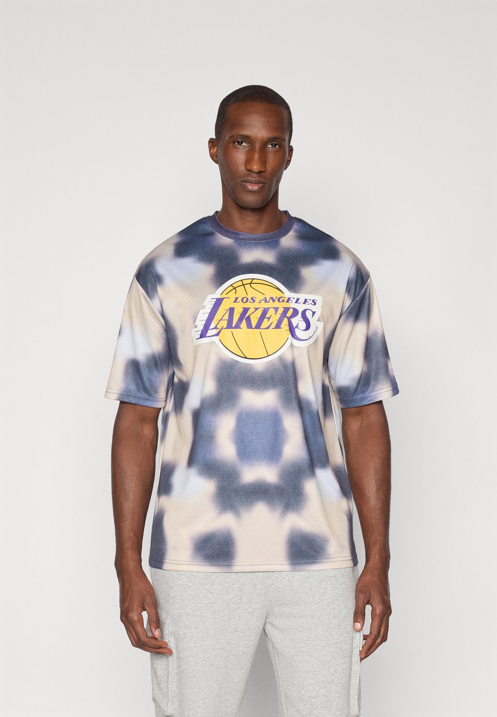 Футболка с принтом NBA LOS ANGELES LAKERS TEE - Club wear New Era, цвет Stone
Футболка с принтом NBA LOS ANGELES LAKERS TEE - Club wear New Era, цвет Stone