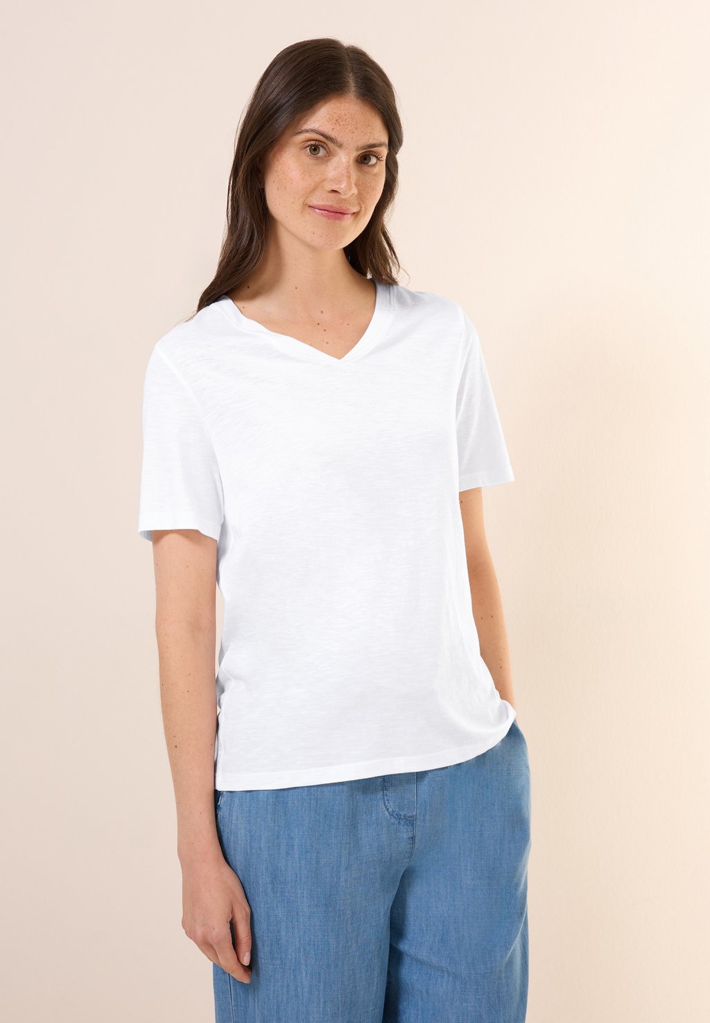 Базовая футболка V-NECK Cecil, белый
Базовая футболка V-NECK Cecil, белый