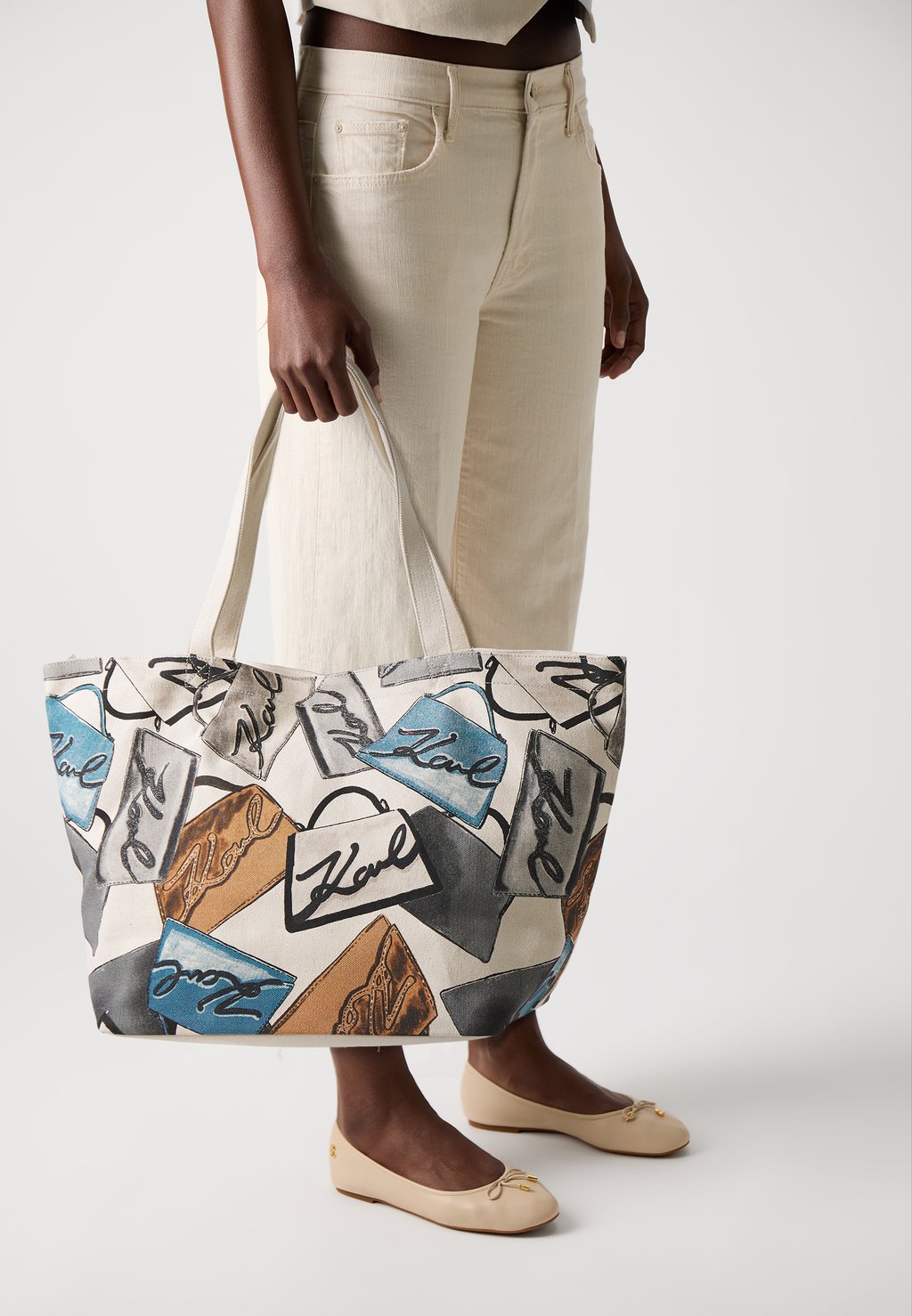 Сумка-тоут SIGNATURE BAGS KARL LAGERFELD, мультиколор
Сумка-тоут SIGNATURE BAGS KARL LAGERFELD, мультиколор