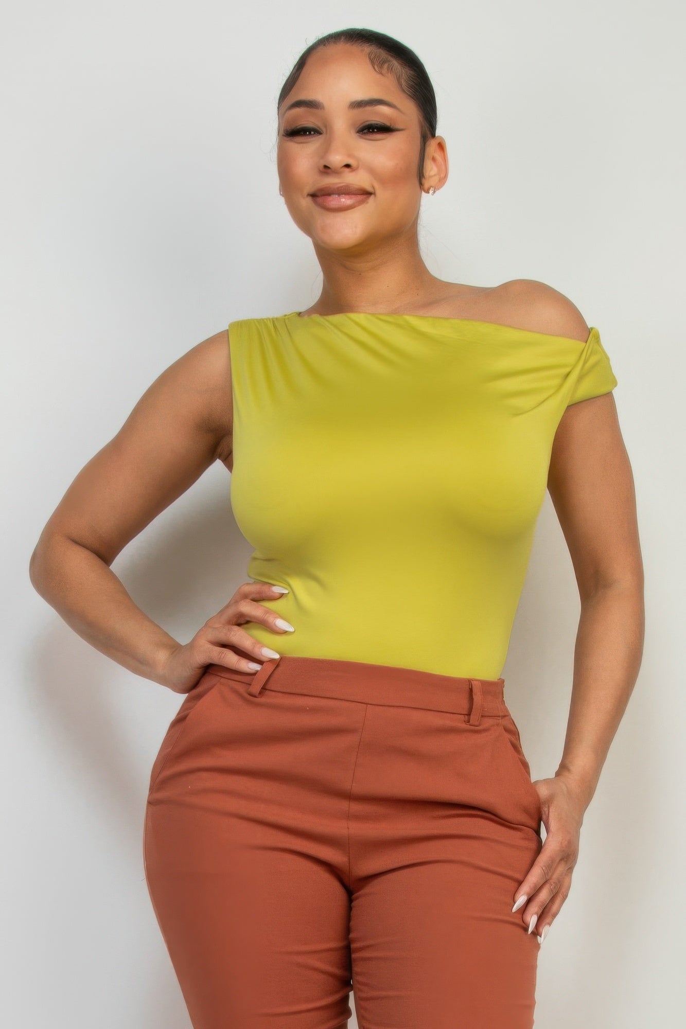 FASHNZFAB Женский шелковый топ на одно плечо с перекрученной деталью, цвет lime yellow
FASHNZFAB Женский шелковый топ на одно плечо с перекрученной деталью, цвет lime yellow