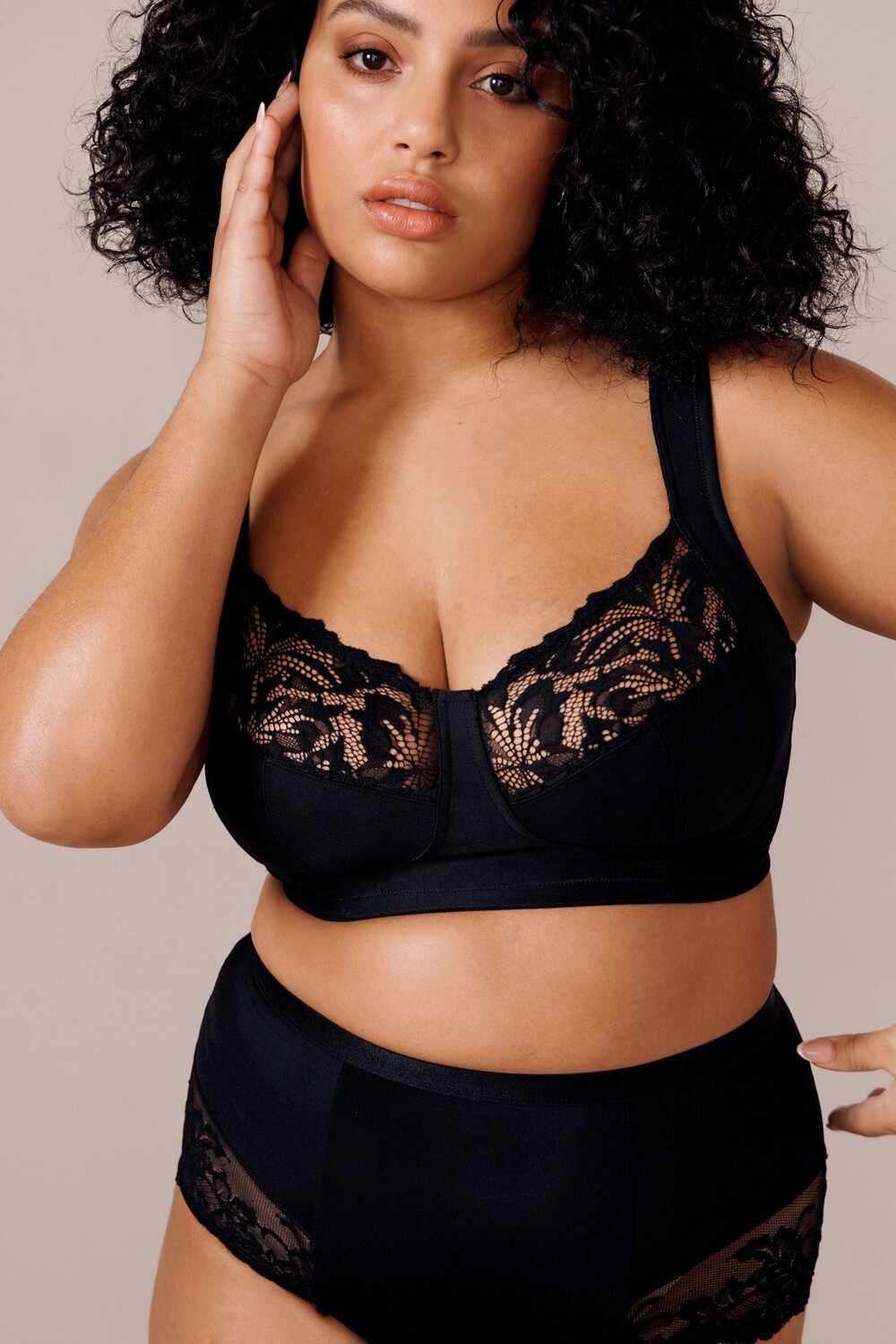 Комфортный бюстгальтер с мягкой чашечкой Ultimate Support без косточек Next, черный
Комфортный бюстгальтер с мягкой чашечкой Ultimate Support без косточек Next, черный