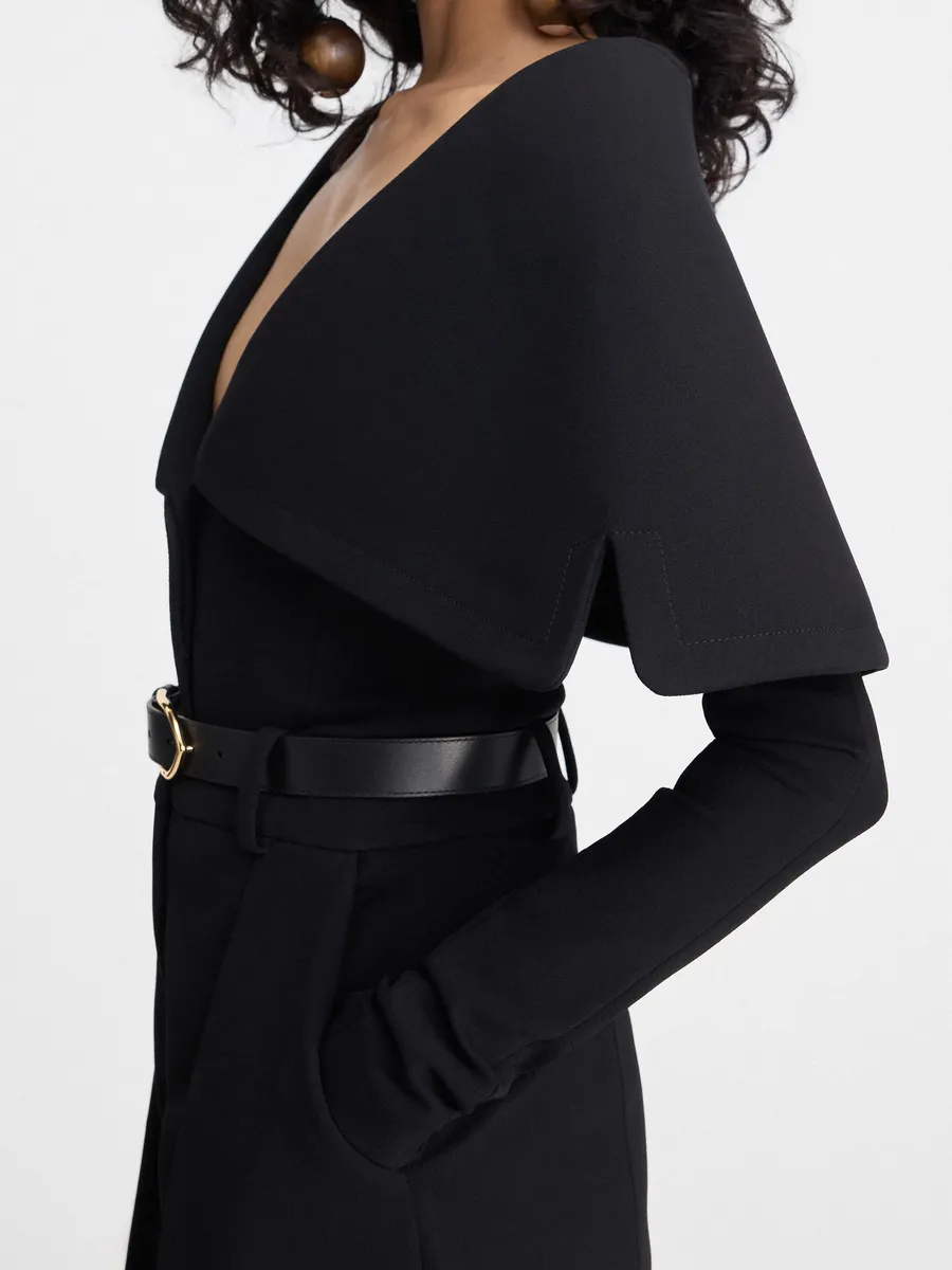 Жакет с драпированным воротником Весте Джакка Jacquemus, черный
Жакет с драпированным воротником Весте Джакка Jacquemus, черный