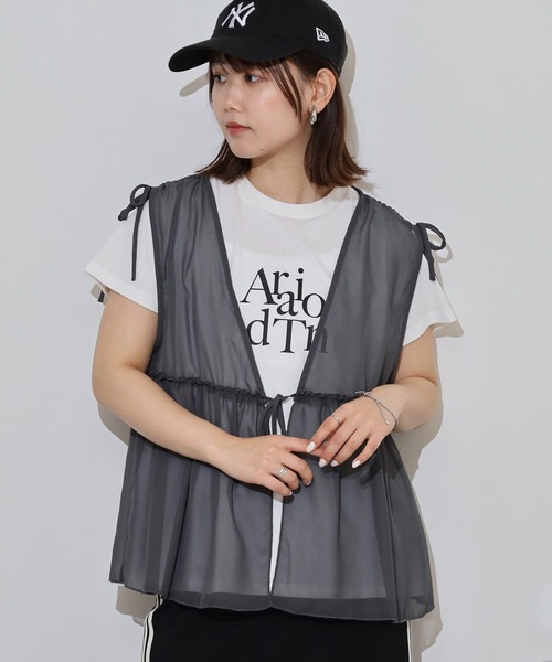 Комплект из шифонового жилета и трикотажной футболки А-силуэта AtONE
Комплект из шифонового жилета и трикотажной футболки А-силуэта AtONE