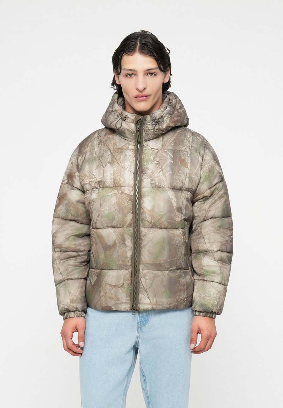 Куртка Abercrombie & Fitch AIRCLOUD HOODED PUFFER CAMO, Taupe
Куртка Abercrombie & Fitch AIRCLOUD HOODED PUFFER CAMO, Taupe