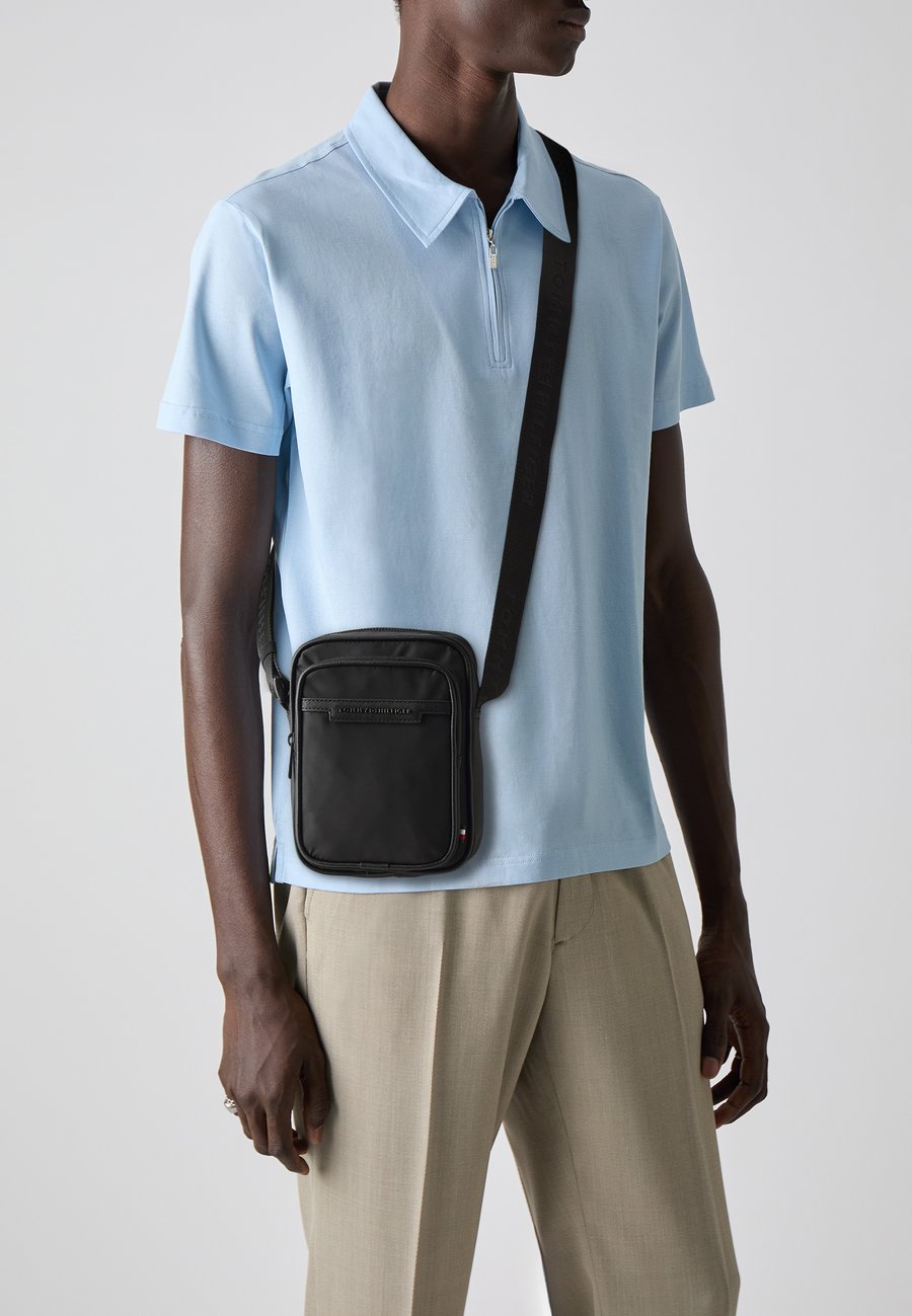 Сумка кросс-боди Tommy Hilfiger REPREVE MINI REPORTER UNISEX, Black
Сумка кросс-боди Tommy Hilfiger REPREVE MINI REPORTER UNISEX, Black