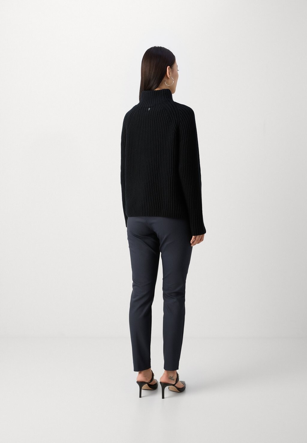 Джемпер HIGHNECK Mos Mosh, черный
Джемпер HIGHNECK Mos Mosh, черный