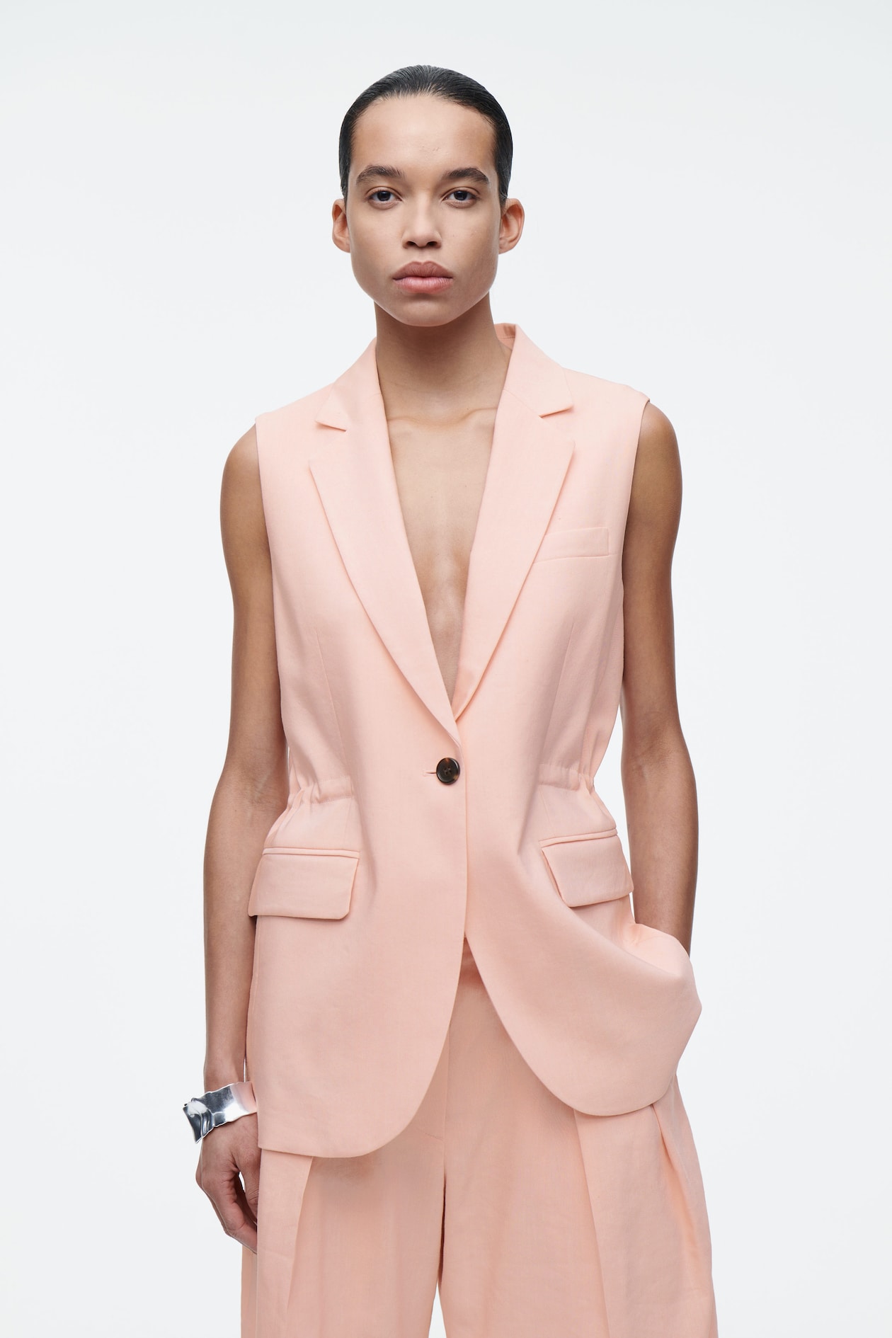 Жилет из льна COS, цвет Morelowy
Жилет из льна COS, цвет Morelowy