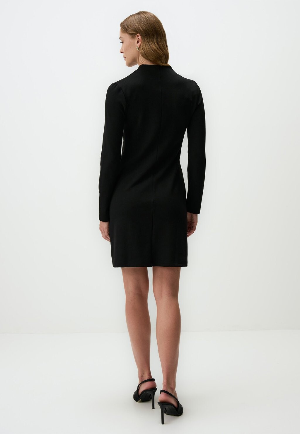 Платье-джемпер V NECK Jimmy Key, черный
Платье-джемпер V NECK Jimmy Key, черный