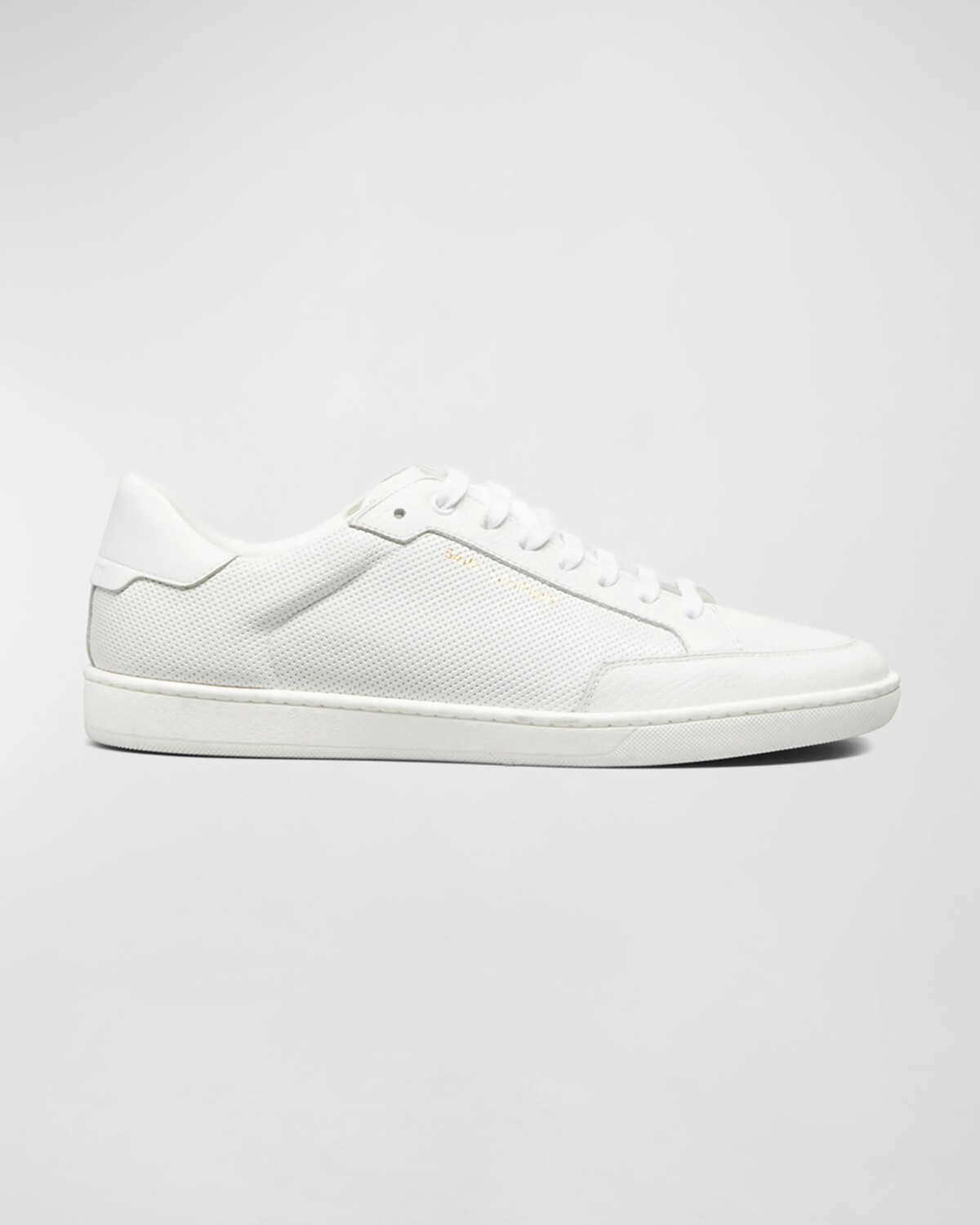 Мужские низкие кеды из перфорированной кожи Signature SL/06 Saint Laurent, цвет Optic White
Мужские низкие кеды из перфорированной кожи Signature SL/06 Saint Laurent, цвет Optic White