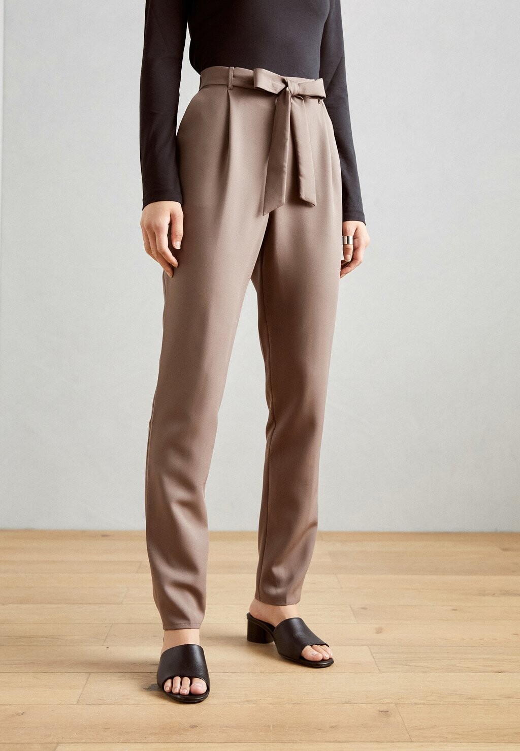 Брюки Anna Field, темно-серый
Брюки Anna Field, темно-серый