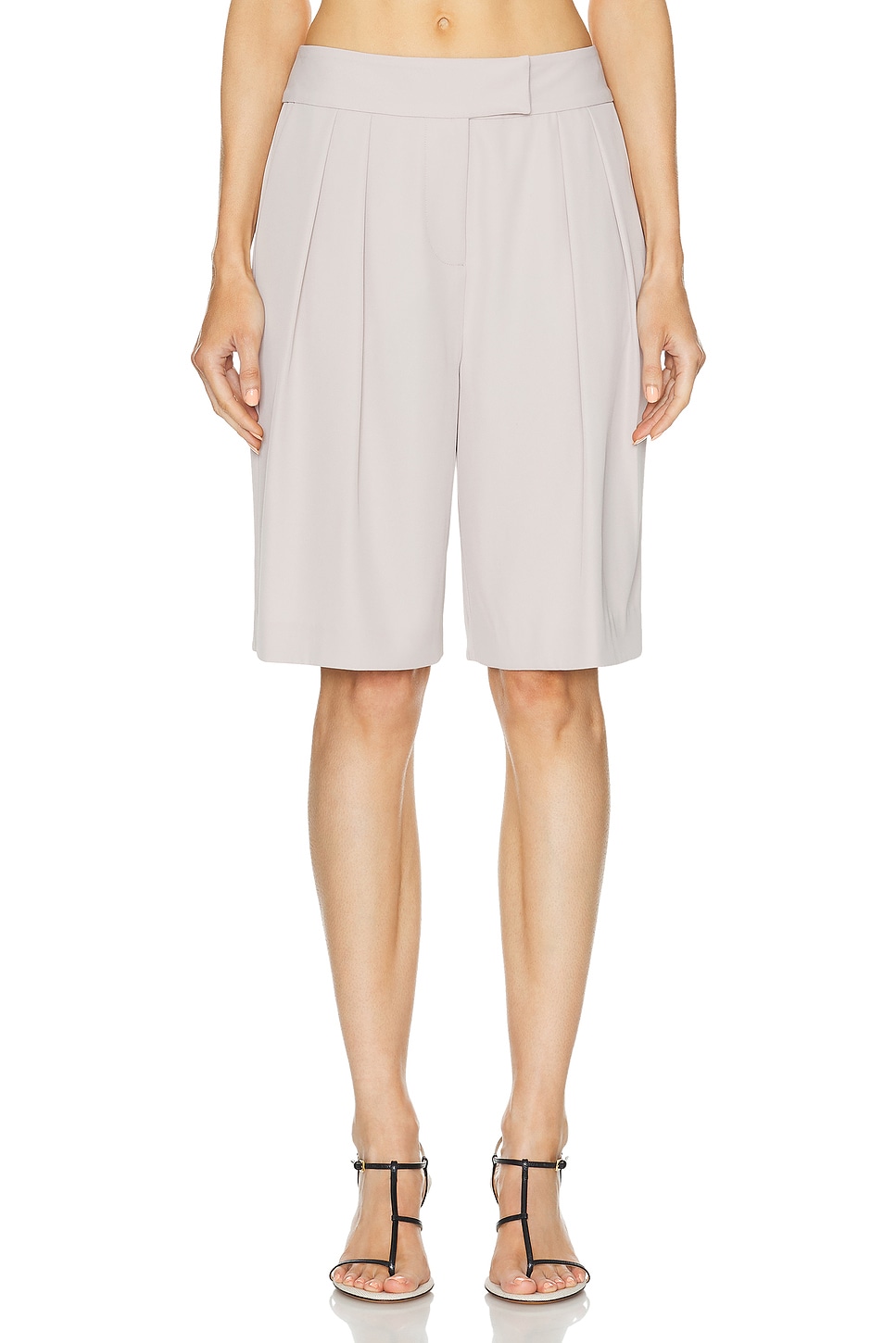 Короткие шорты с двойными складками The Sei, цвет Stone
Короткие шорты с двойными складками The Sei, цвет Stone