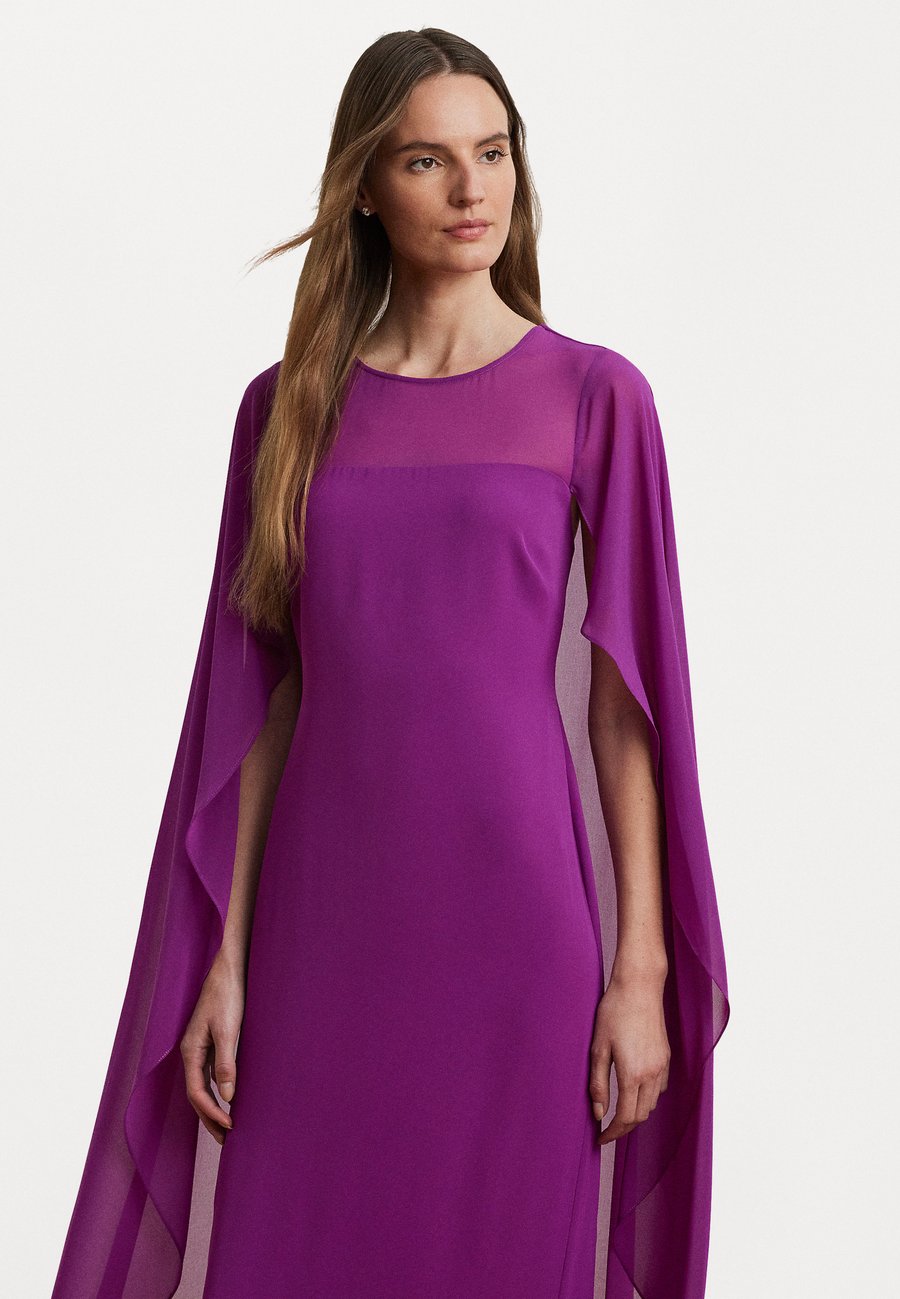 Платье Lauren Ralph Lauren CAPE GEORGETTE GOWN, Purple Dawn/Purple
Платье Lauren Ralph Lauren CAPE GEORGETTE GOWN, Purple Dawn/Purple