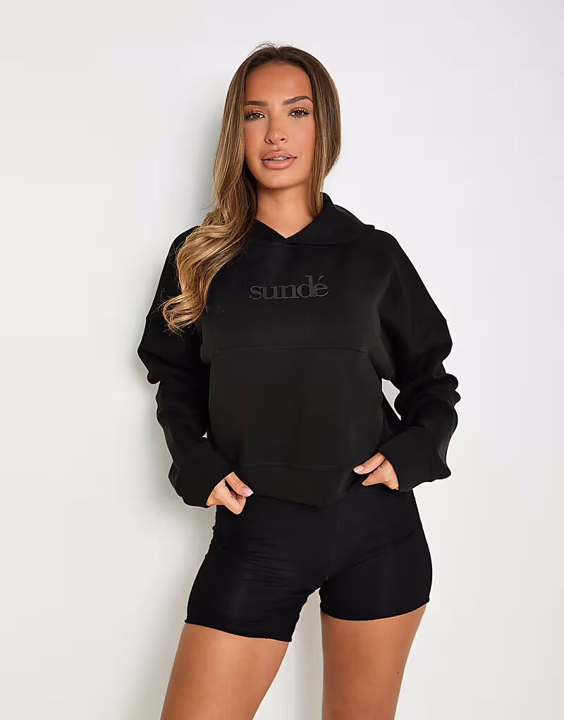 Мягкая на ощупь толстовка свободного кроя Sunde черного цвета Sundé
Мягкая на ощупь толстовка свободного кроя Sunde черного цвета Sundé