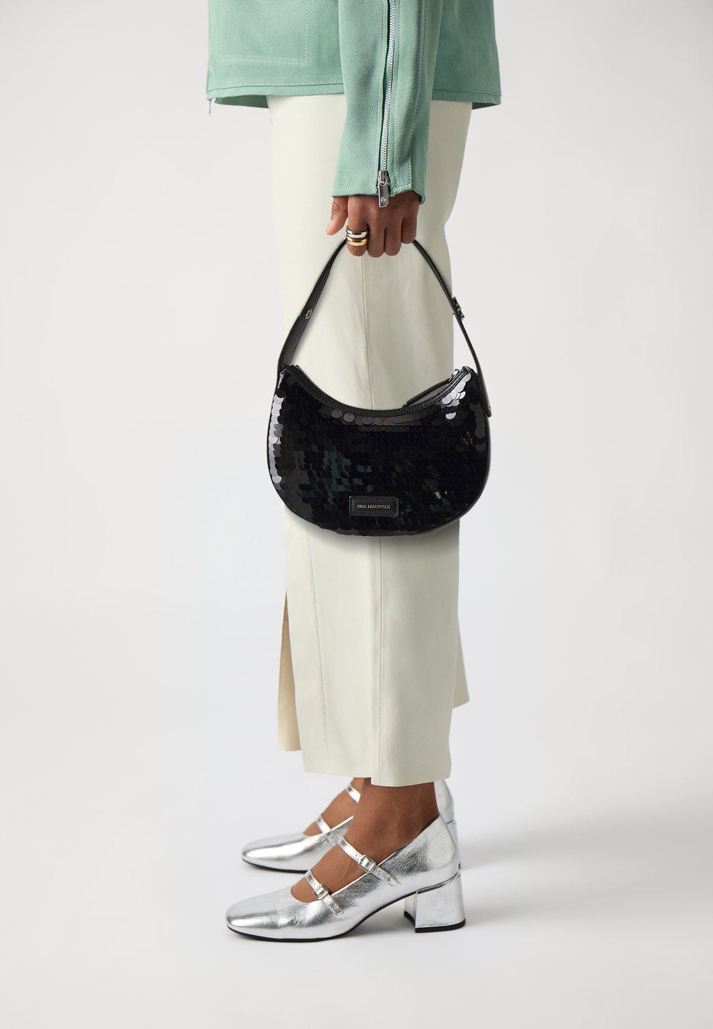 Сумка K/SOIREE AUTOGRAPH TOP HANDLE KARL LAGERFELD, черный
Сумка K/SOIREE AUTOGRAPH TOP HANDLE KARL LAGERFELD, черный