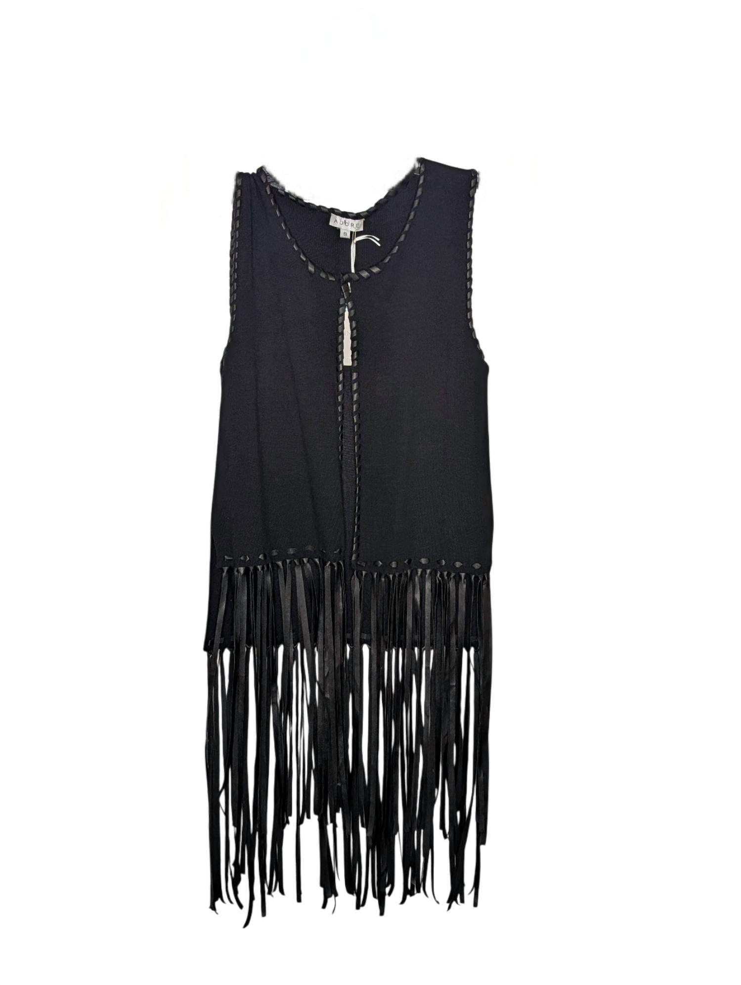 Женский кожаный жилет со строчкой в черном цвете Adore
Женский кожаный жилет со строчкой в черном цвете Adore