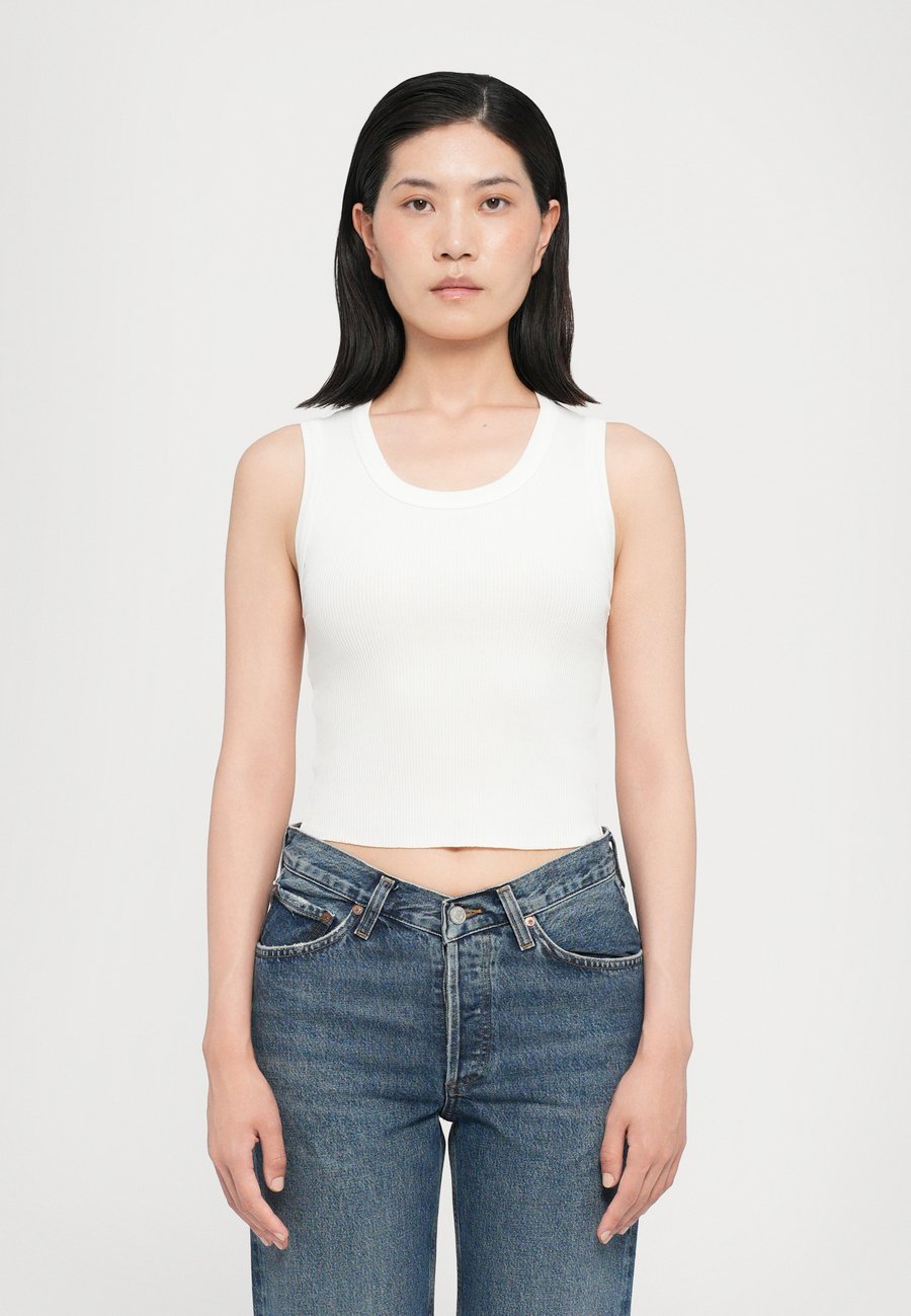 Топ Agolde SHRUNKEN POPPY TANK, White
Топ Agolde SHRUNKEN POPPY TANK, White