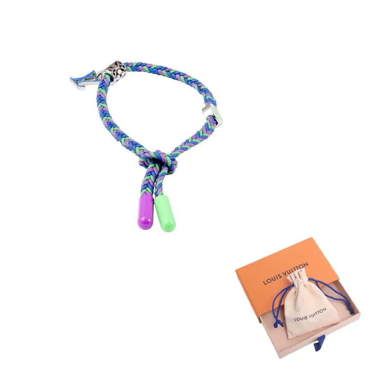 Кожаный браслет для женщин LOUIS VUITTON
Кожаный браслет для женщин LOUIS VUITTON