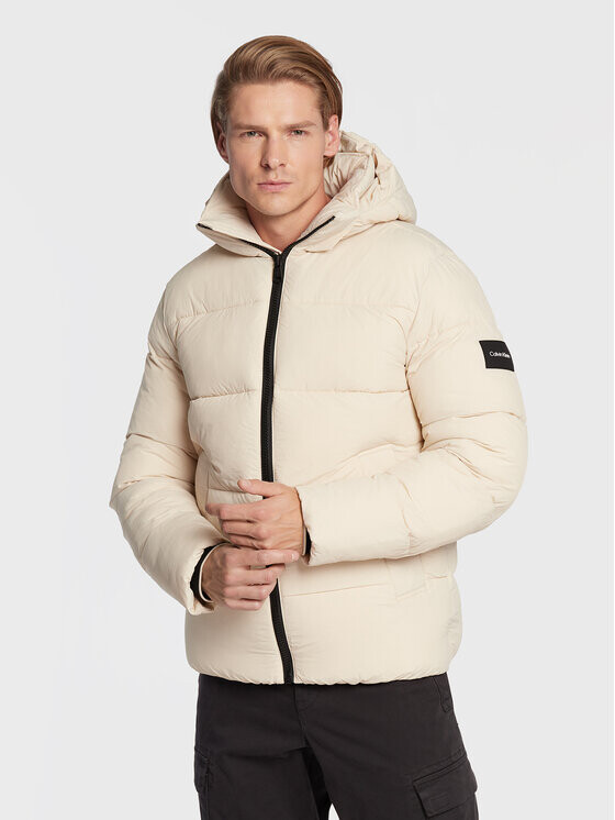 Пуховик стандартного кроя Calvin Klein, бежевый
Пуховик стандартного кроя Calvin Klein, бежевый