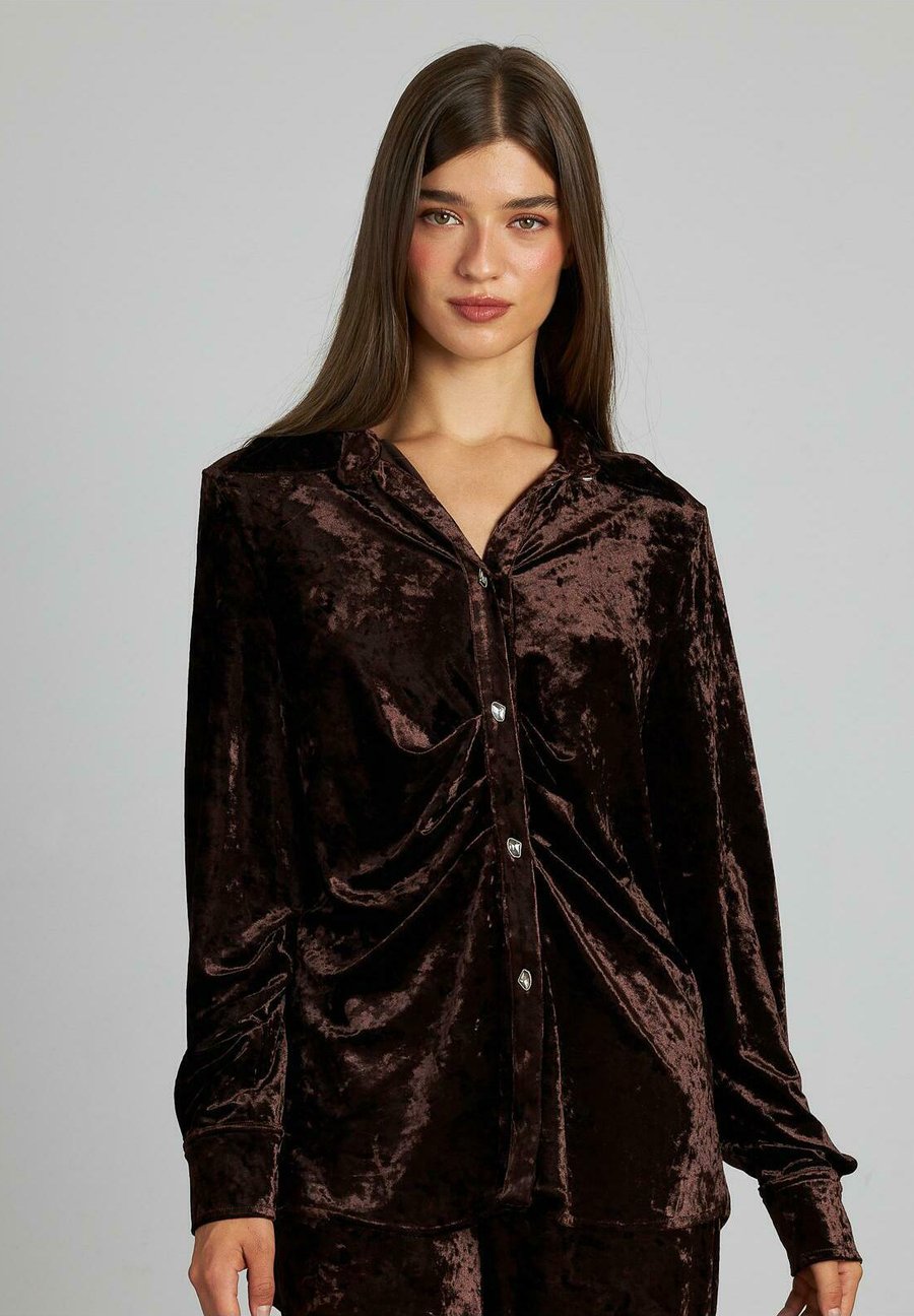 Блуза Alma en Pena Button-down blouse, Dark Marbled Brown/Mottled Dark Brown
Блуза Alma en Pena Button-down blouse, Dark Marbled Brown/Mottled Dark Brown