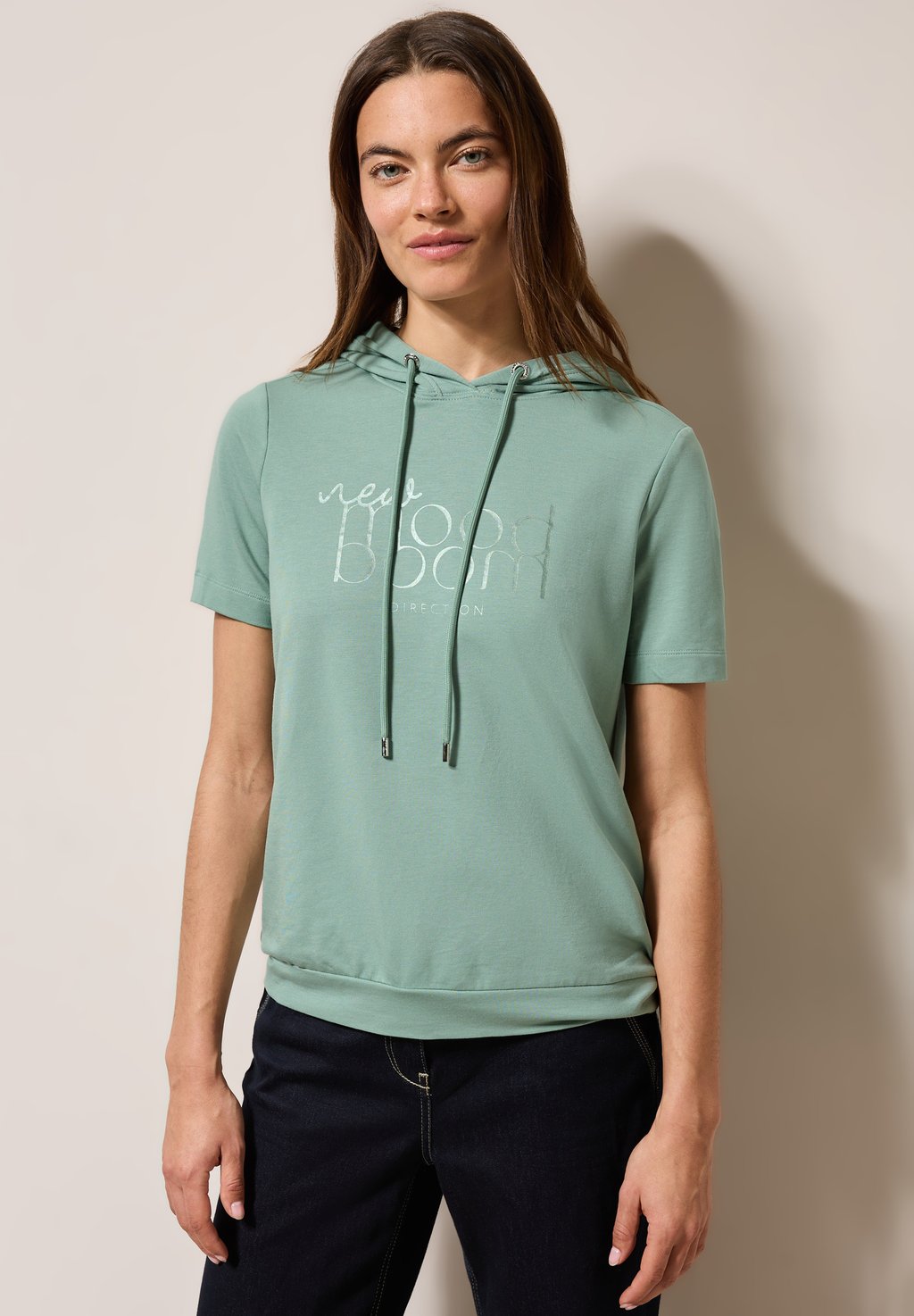 Футболка с принтом MIT KAPUZE Cecil, металлик зеленый
Футболка с принтом MIT KAPUZE Cecil, металлик зеленый