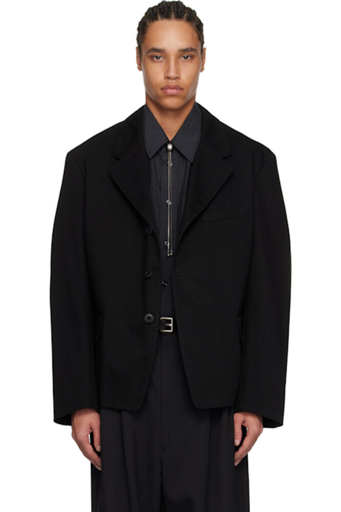 Черный однобортный пиджак в деловом стиле LEMAIRE
Черный однобортный пиджак в деловом стиле LEMAIRE