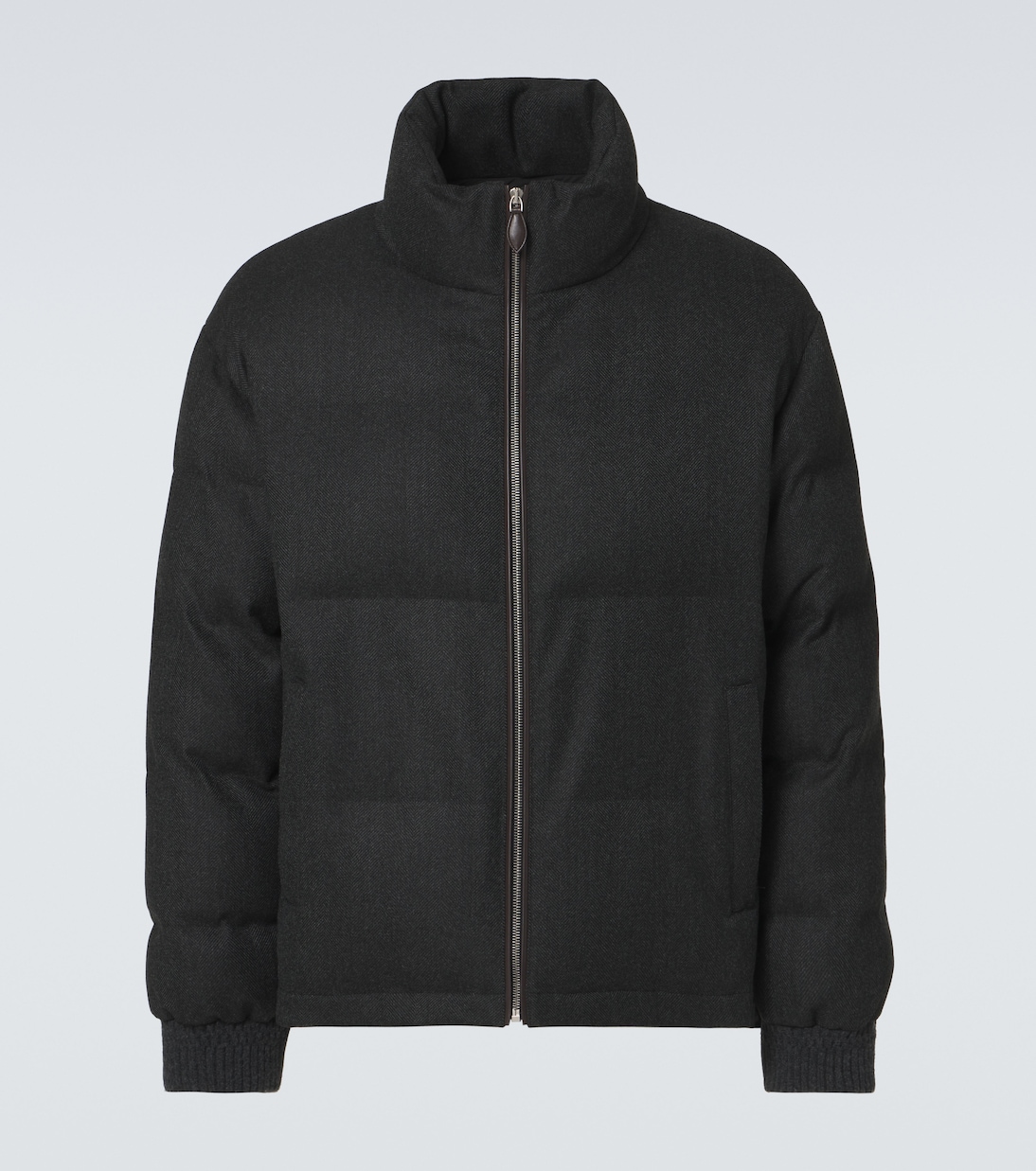 Пуховик из шерсти с узором «ёлочка» Berluti, Midnight Grey, Серый, Пуховик из шерсти с узором «ёлочка» Berluti, Midnight Grey
Пуховик из шерсти с узором «ёлочка» Berluti, Midnight Grey, Серый, Пуховик из шерсти с узором «ёлочка» Berluti, Midnight Grey