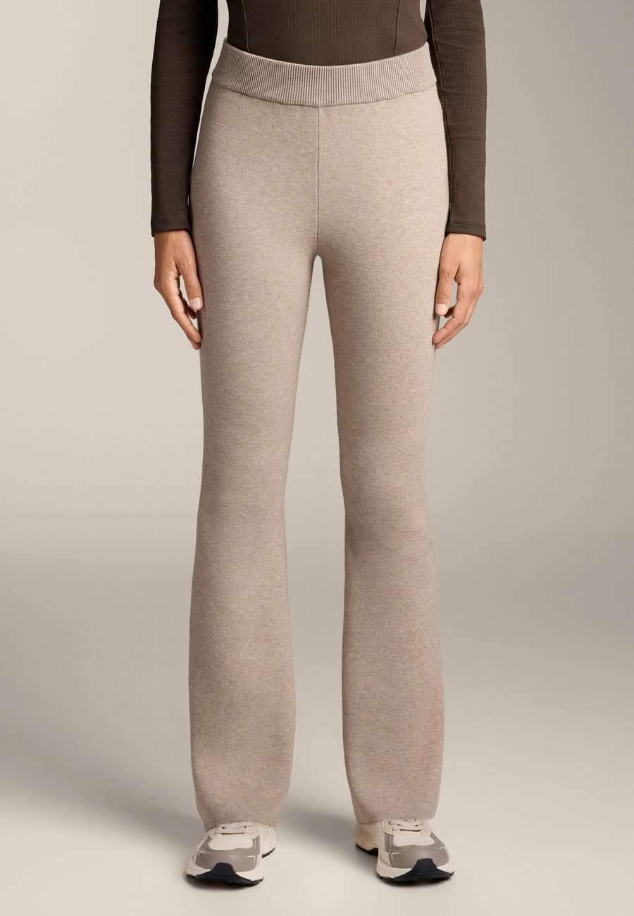 Брюки OYSHO FLARE KNIT, Beige
Брюки OYSHO FLARE KNIT, Beige