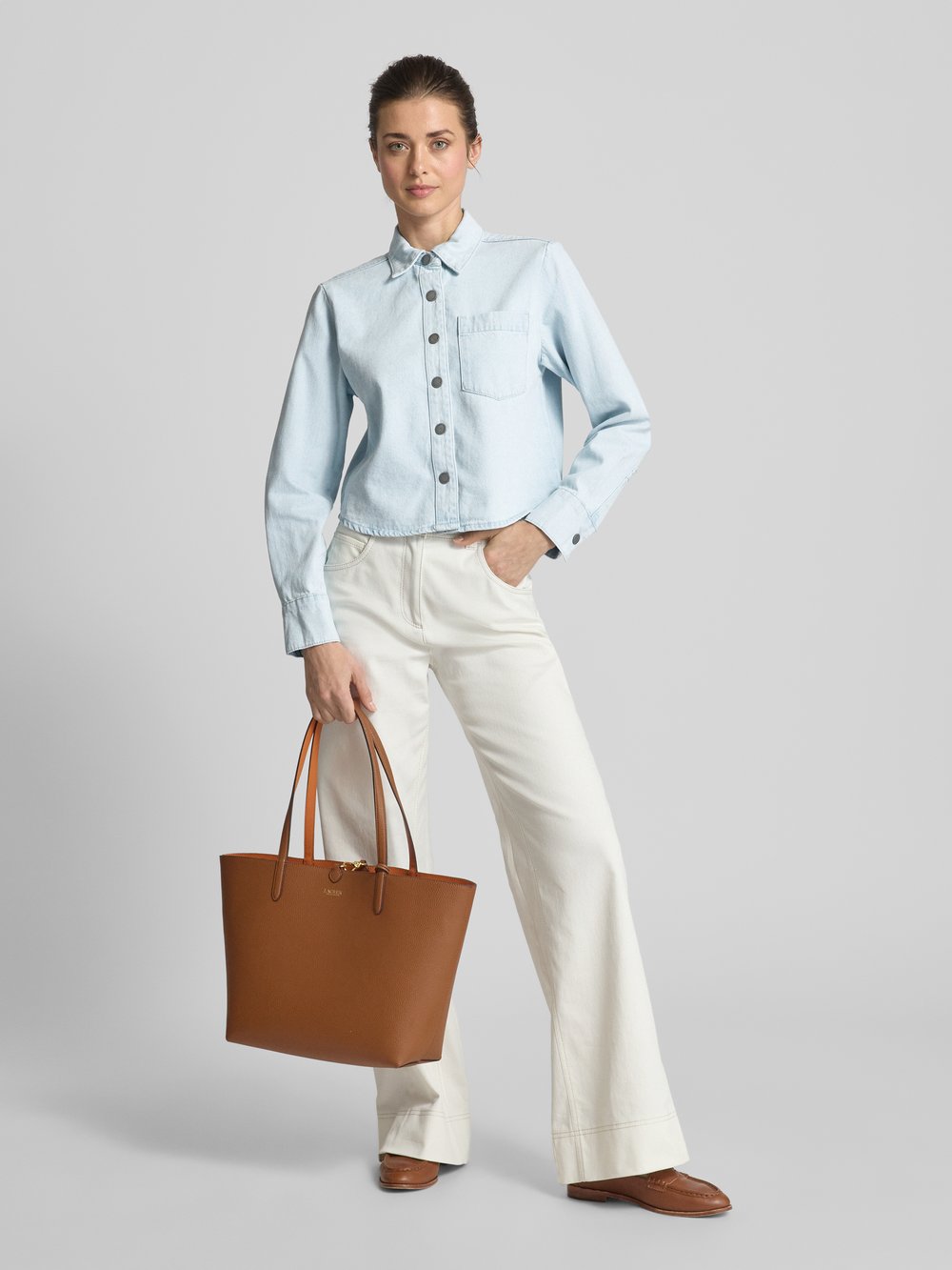 Джинсовая блузка прямого кроя с нагрудным карманом, модель «Винни» My Essential Wardrobe, светло-голубой
Джинсовая блузка прямого кроя с нагрудным карманом, модель «Винни» My Essential Wardrobe, светло-голубой